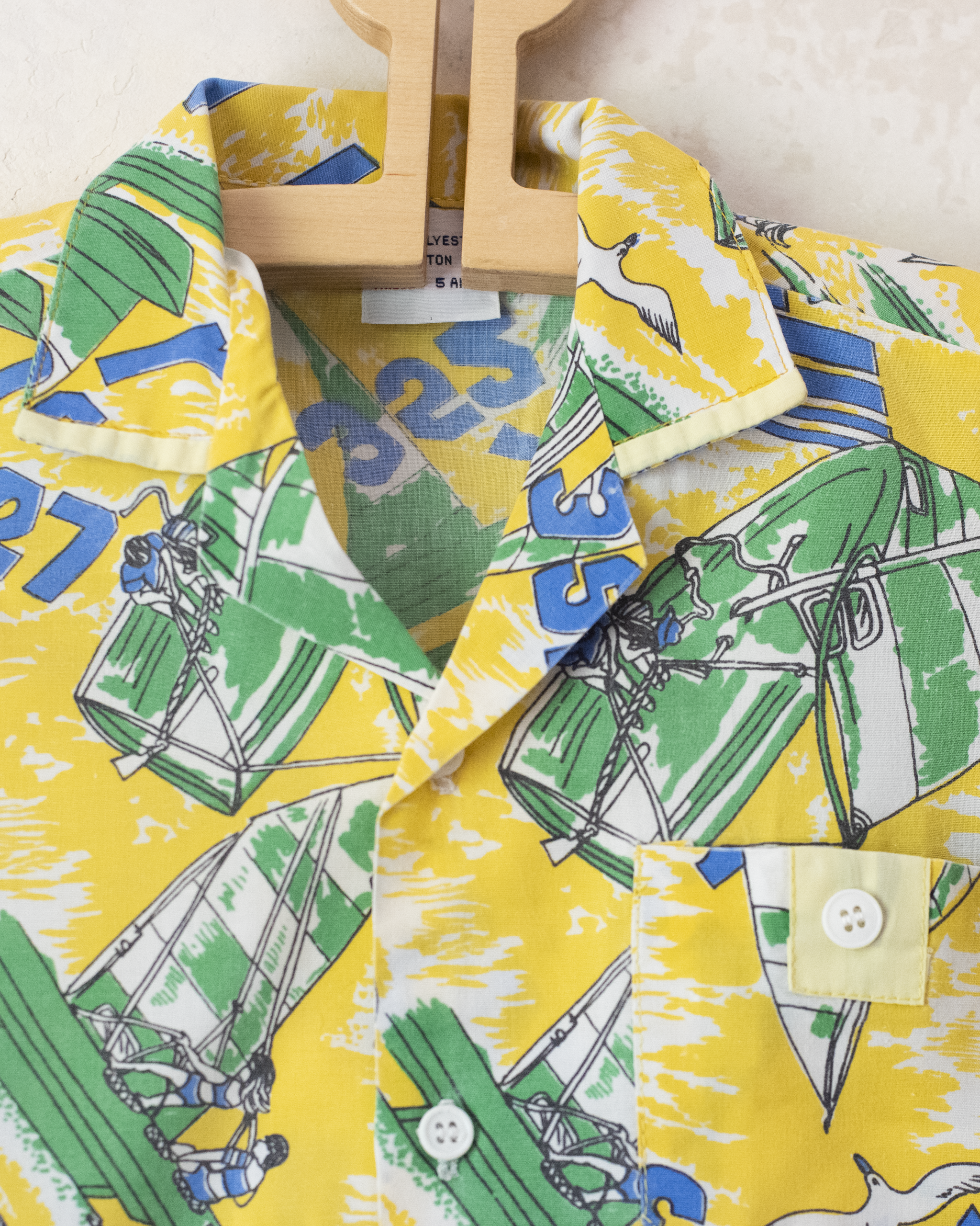 Button-down shirt with sailboats and seagulls | French deadstock | 4-5 years