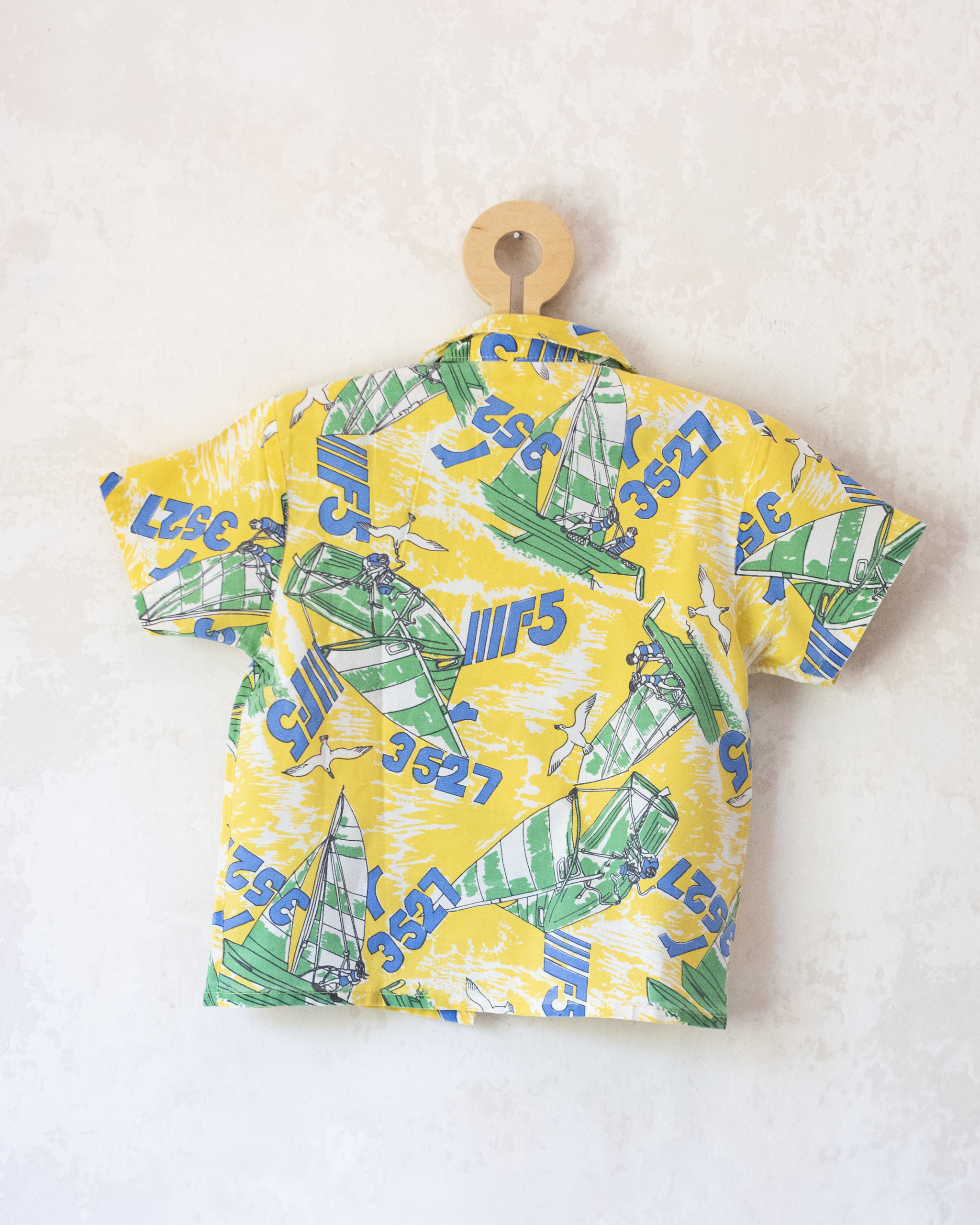 Button-down shirt with sailboats and seagulls | French deadstock | 4-5 years