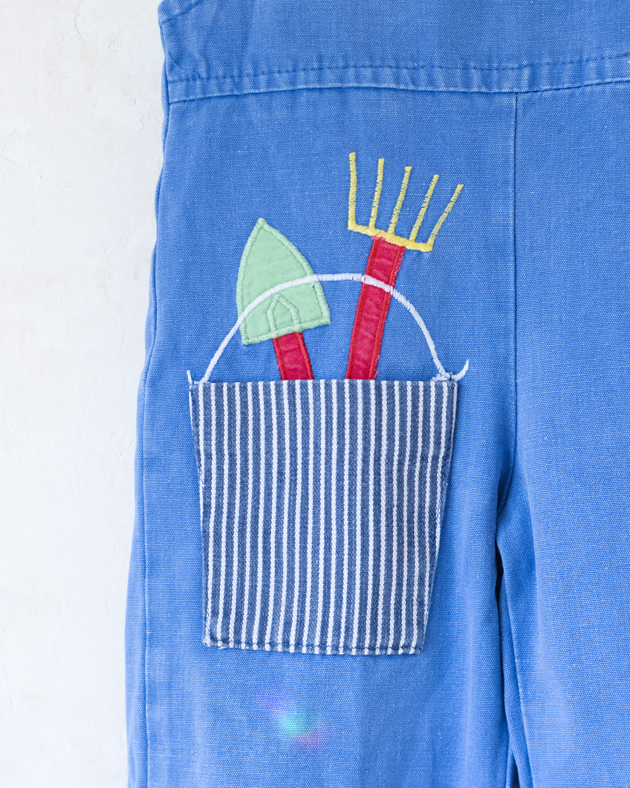 אוברול ג׳ינס עם כלי גינון רקומים | 2-3 שנים