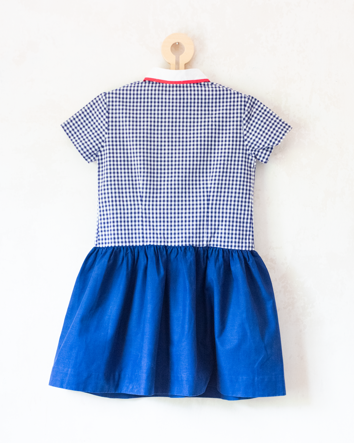 Blue dress with checks and red buttons | French deadstock from the 70s | 5-6 years