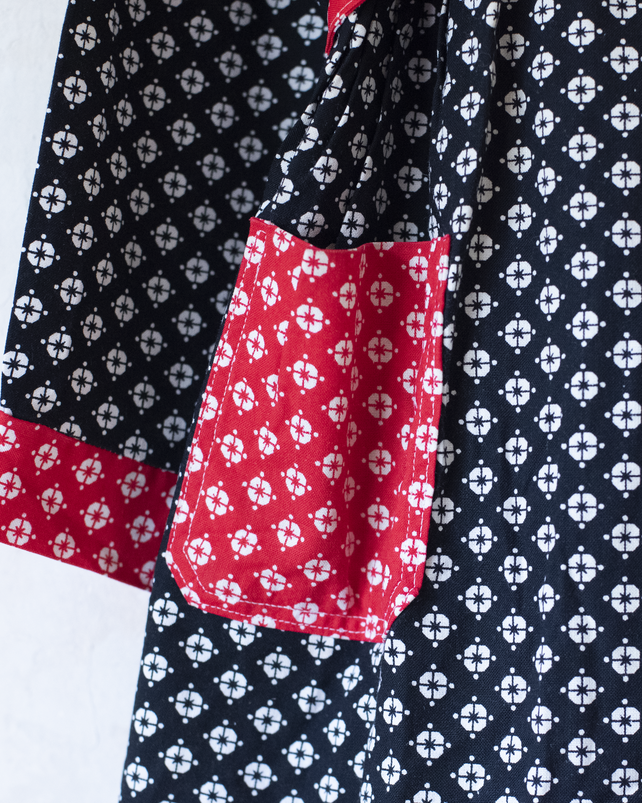 שמלה פרחונית מהסיקסטיז בשחור ואדום | 5-6 שנים