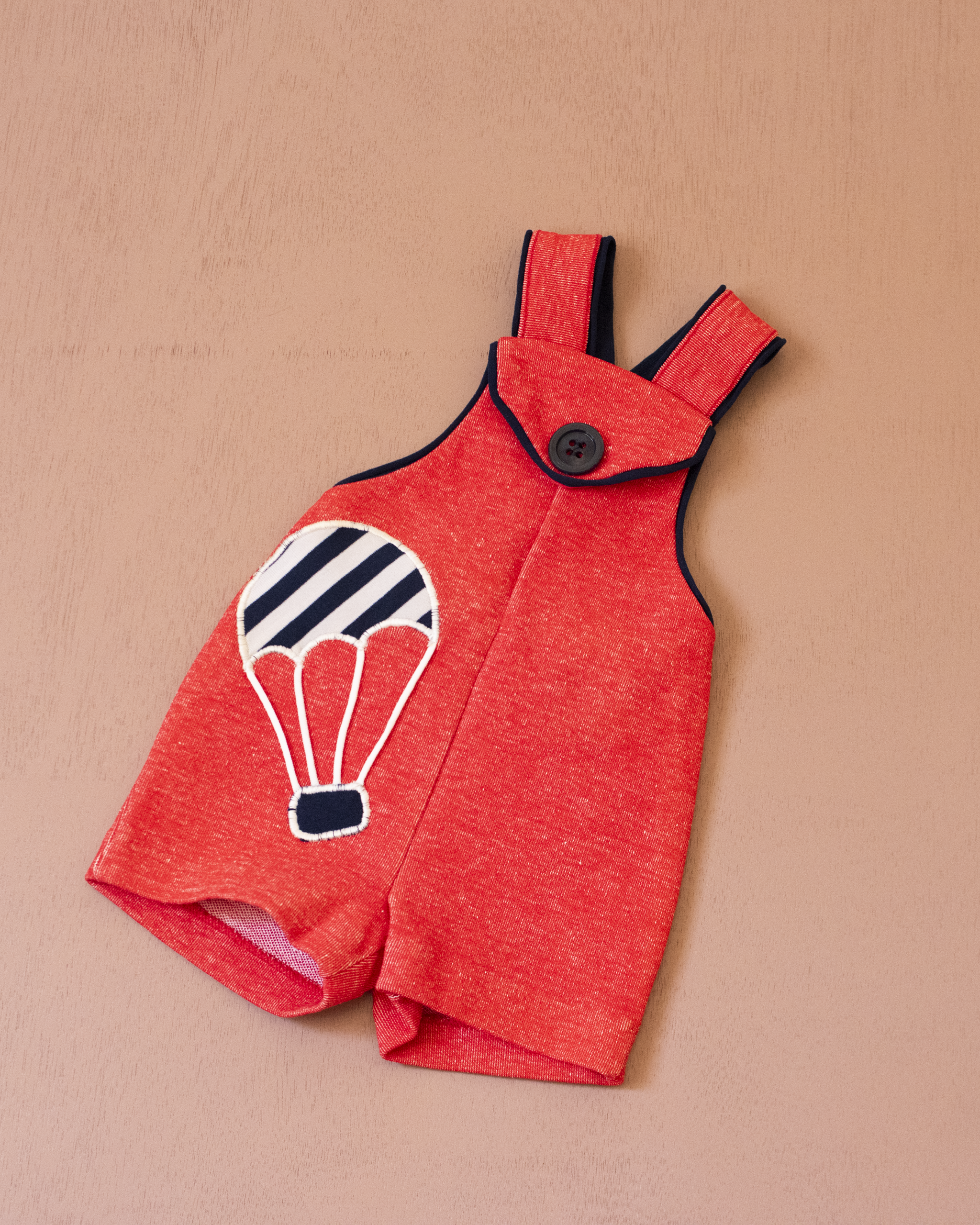 Red overall with a hot air balloon | French deadstock from the seventies | 0-3 months