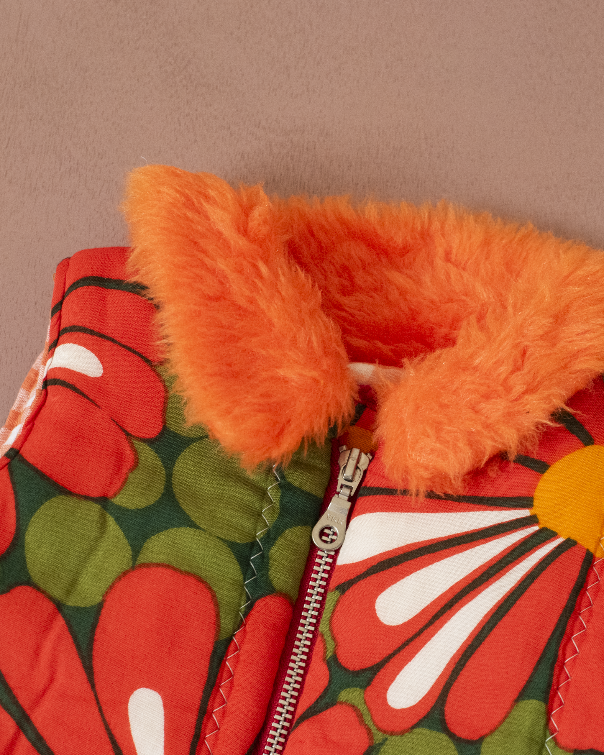 אפודה פרחונית עם צווארון פרוותי | 18-24 חודשים