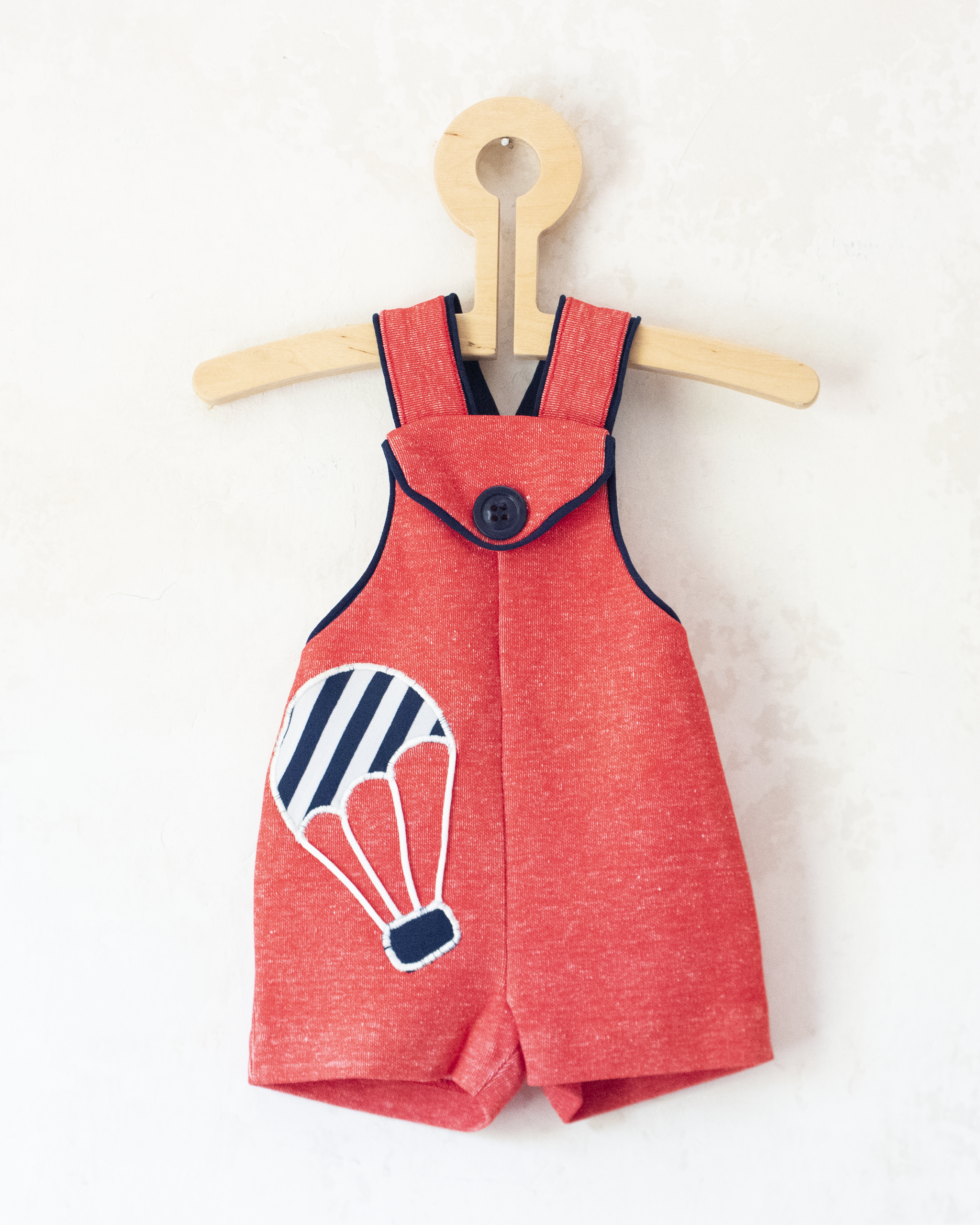 Red overall with a hot air balloon | French deadstock from the seventies | 0-3 months