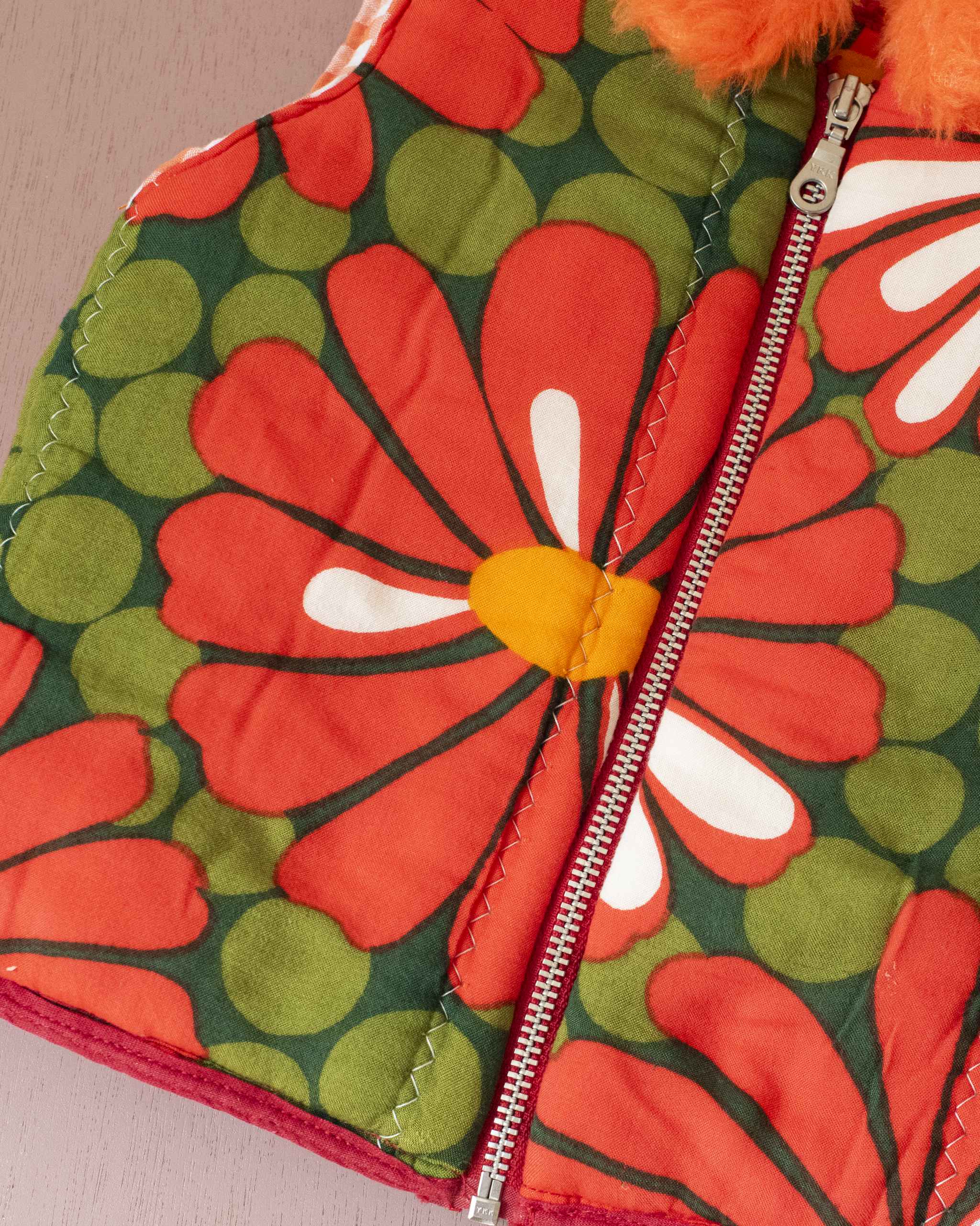 אפודה פרחונית עם צווארון פרוותי | 18-24 חודשים