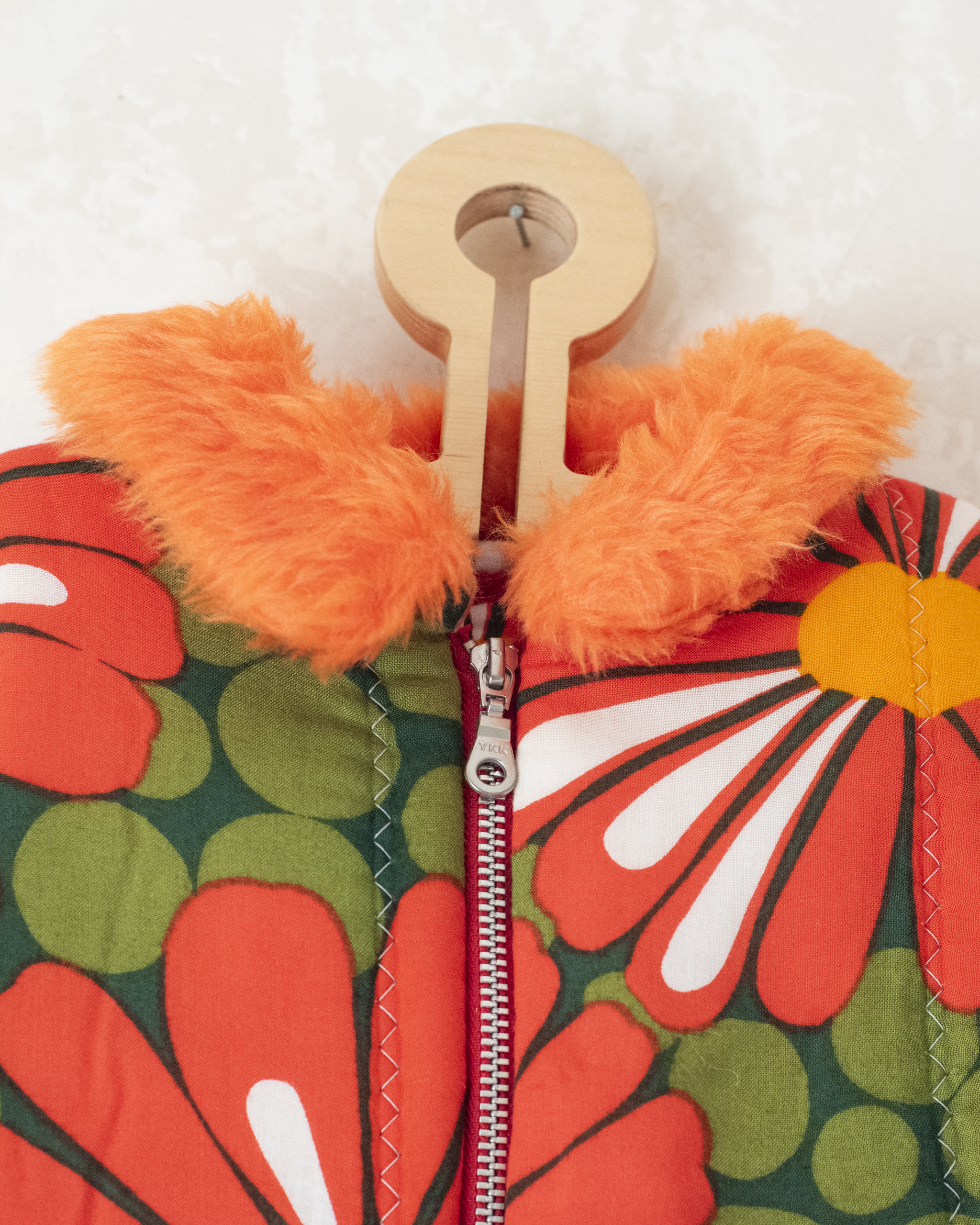 אפודה פרחונית עם צווארון פרוותי | 18-24 חודשים