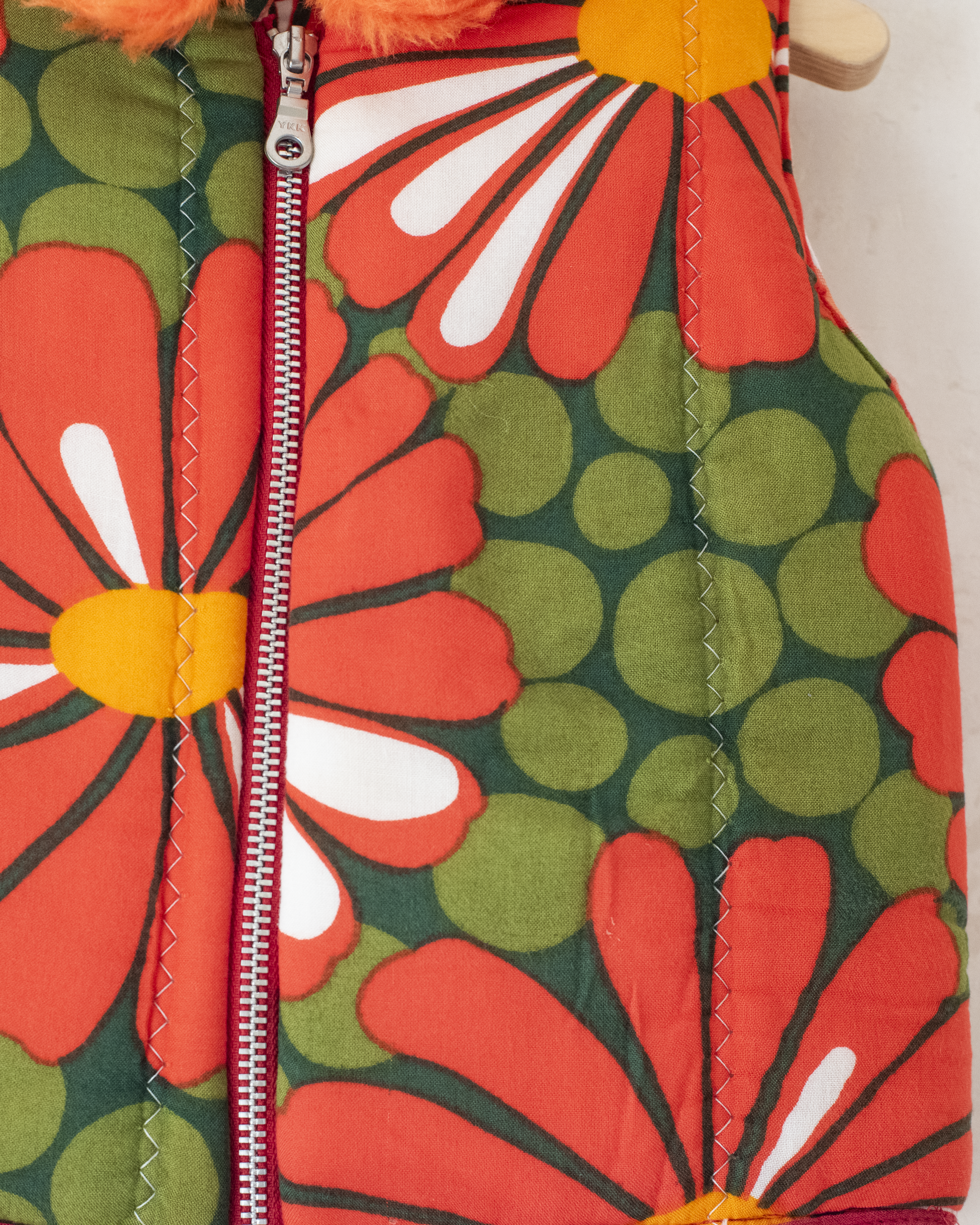 אפודה פרחונית עם צווארון פרוותי | 18-24 חודשים