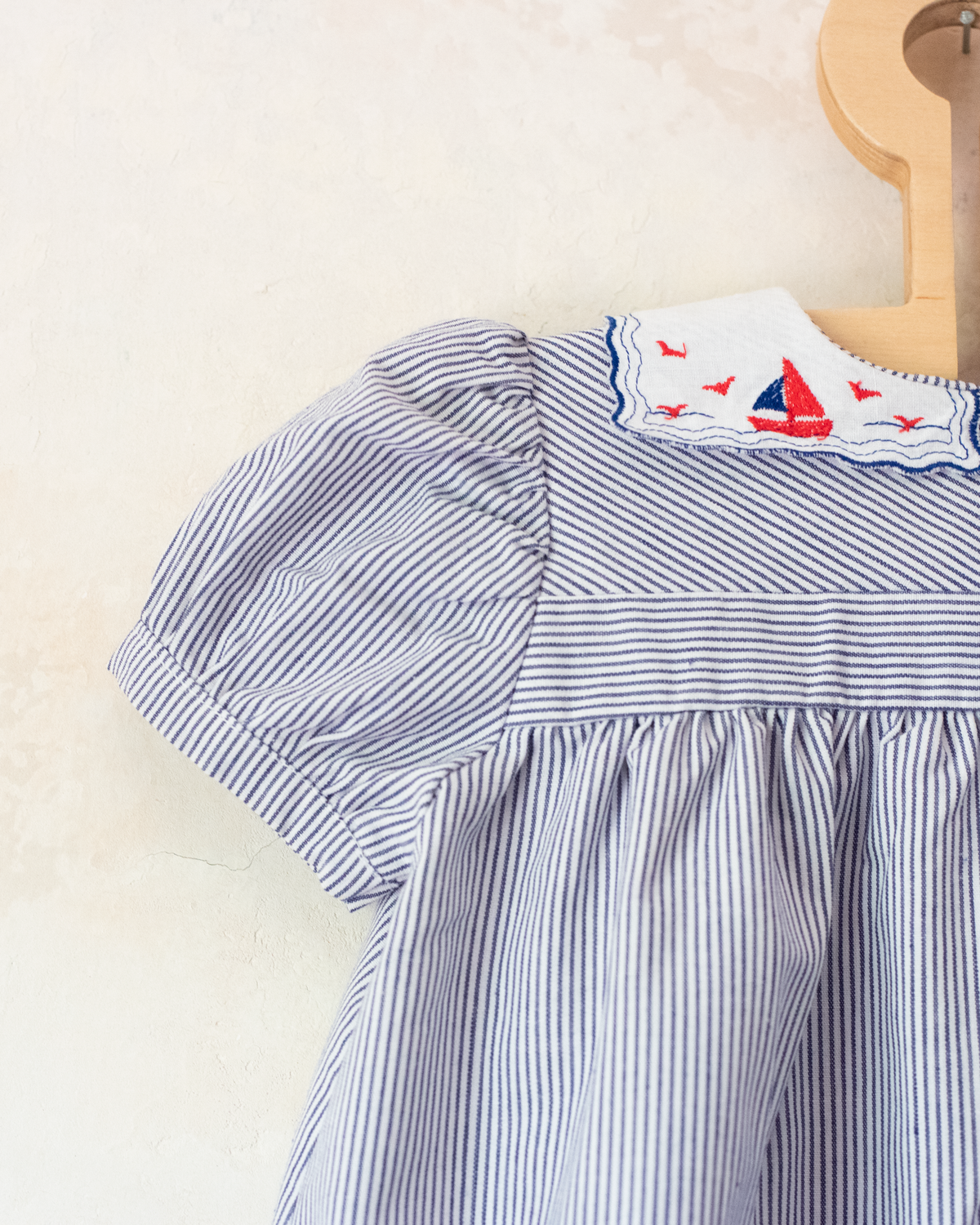Striped dress with sailboats embroidered on the collar | 9-12 months