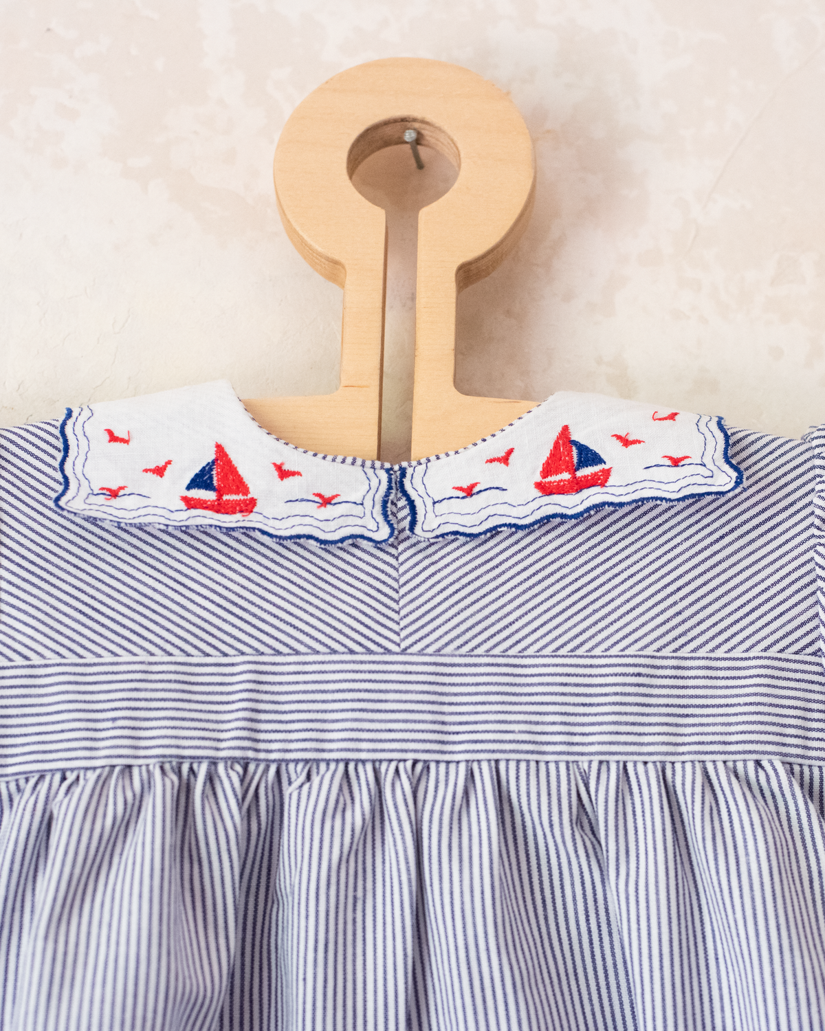 Striped dress with sailboats embroidered on the collar | 9-12 months