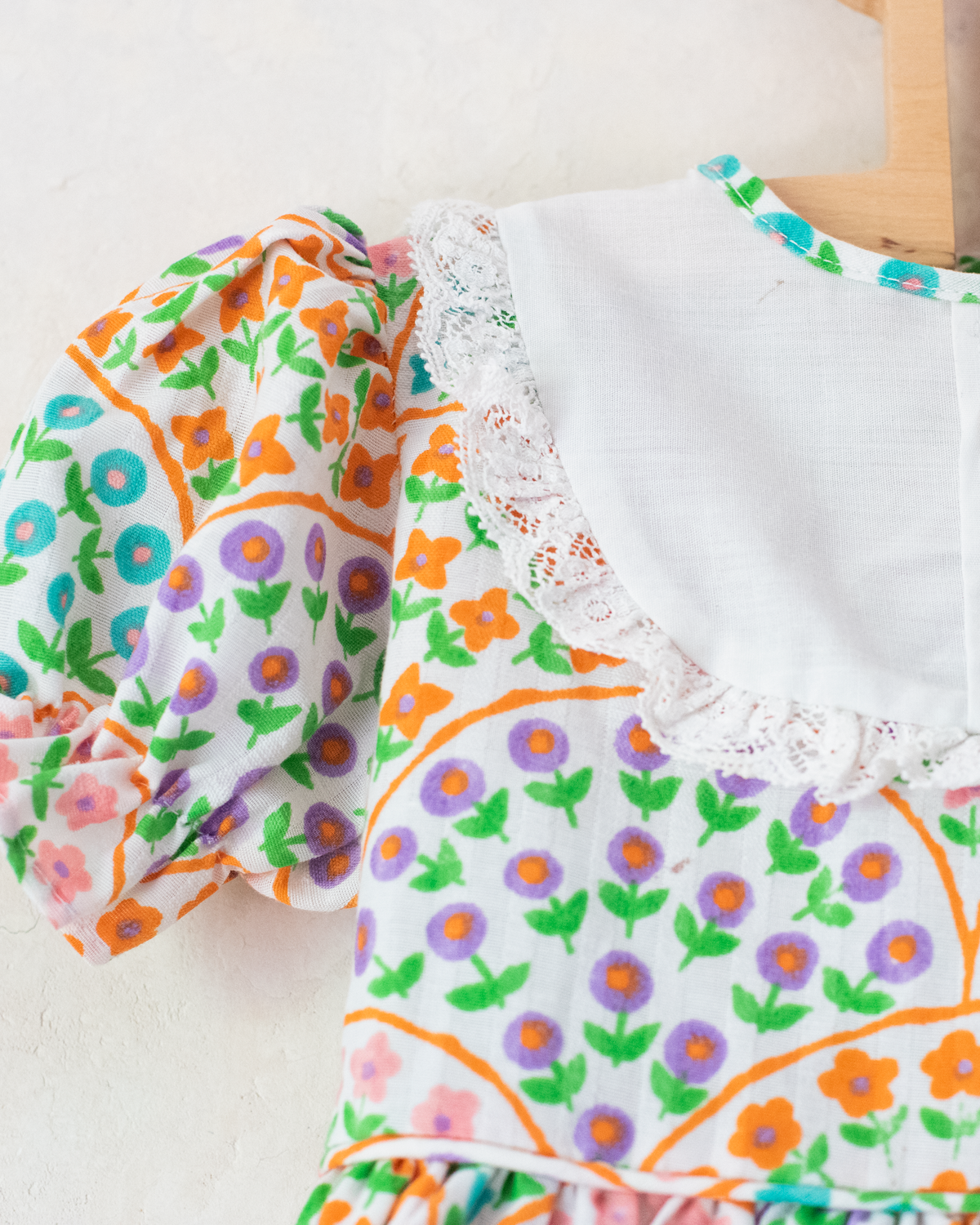 Floral dress with white collar and lace | 9-12 months