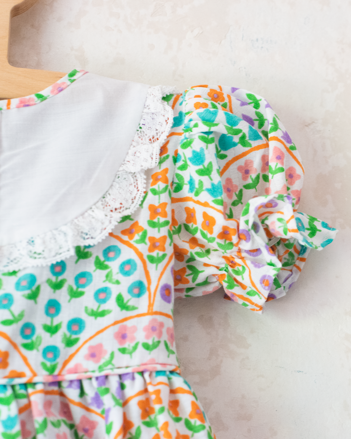 Floral dress with white collar and lace | 9-12 months