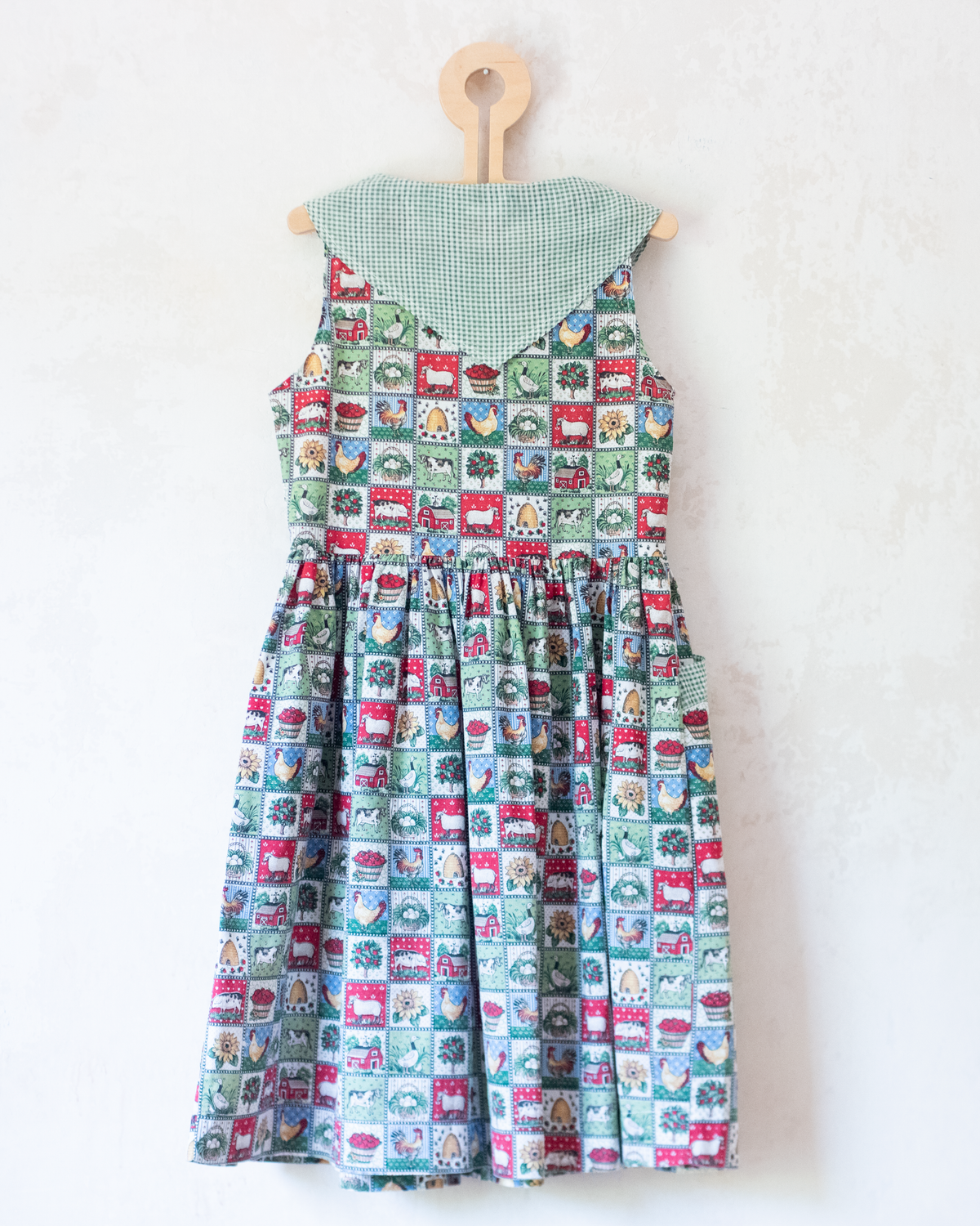 Plaid farm dress with animals and fruits | 7-8 years