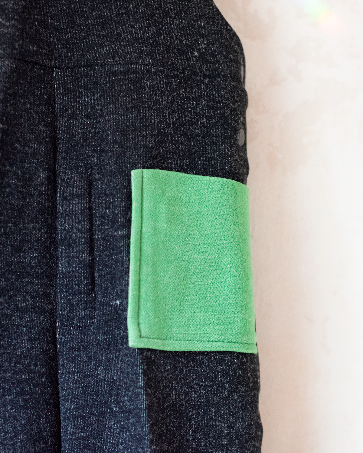 Black overalls with colorful pockets and child embroidery | French deadstock from the seventies | 18-24 months