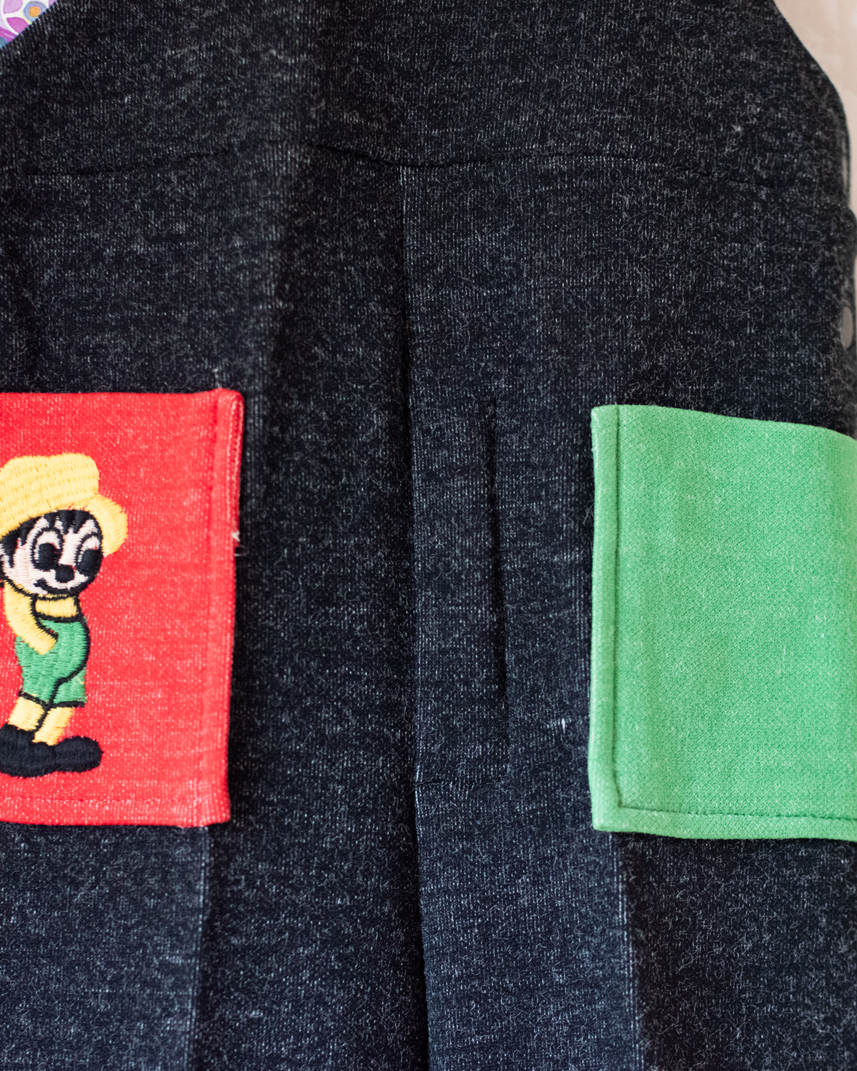 Black overalls with colorful pockets and child embroidery | French deadstock from the seventies | 18-24 months