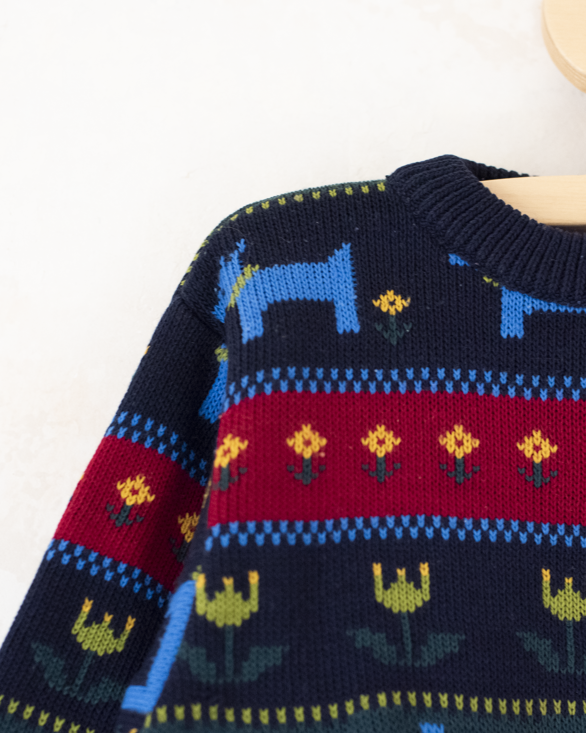 סוודר צבעוני עם פרחים וכלבים | 5-6 שנים