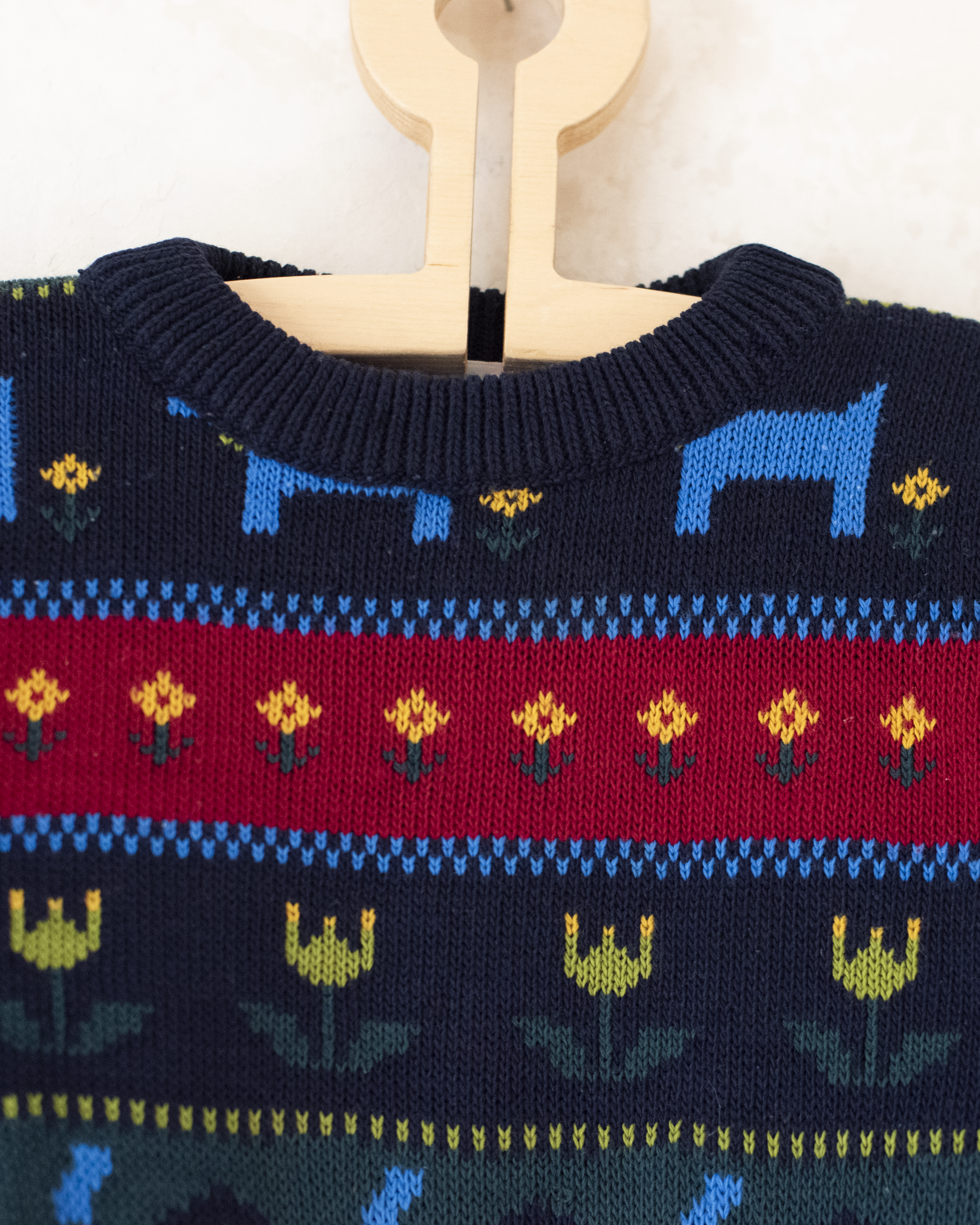 סוודר צבעוני עם פרחים וכלבים | 5-6 שנים