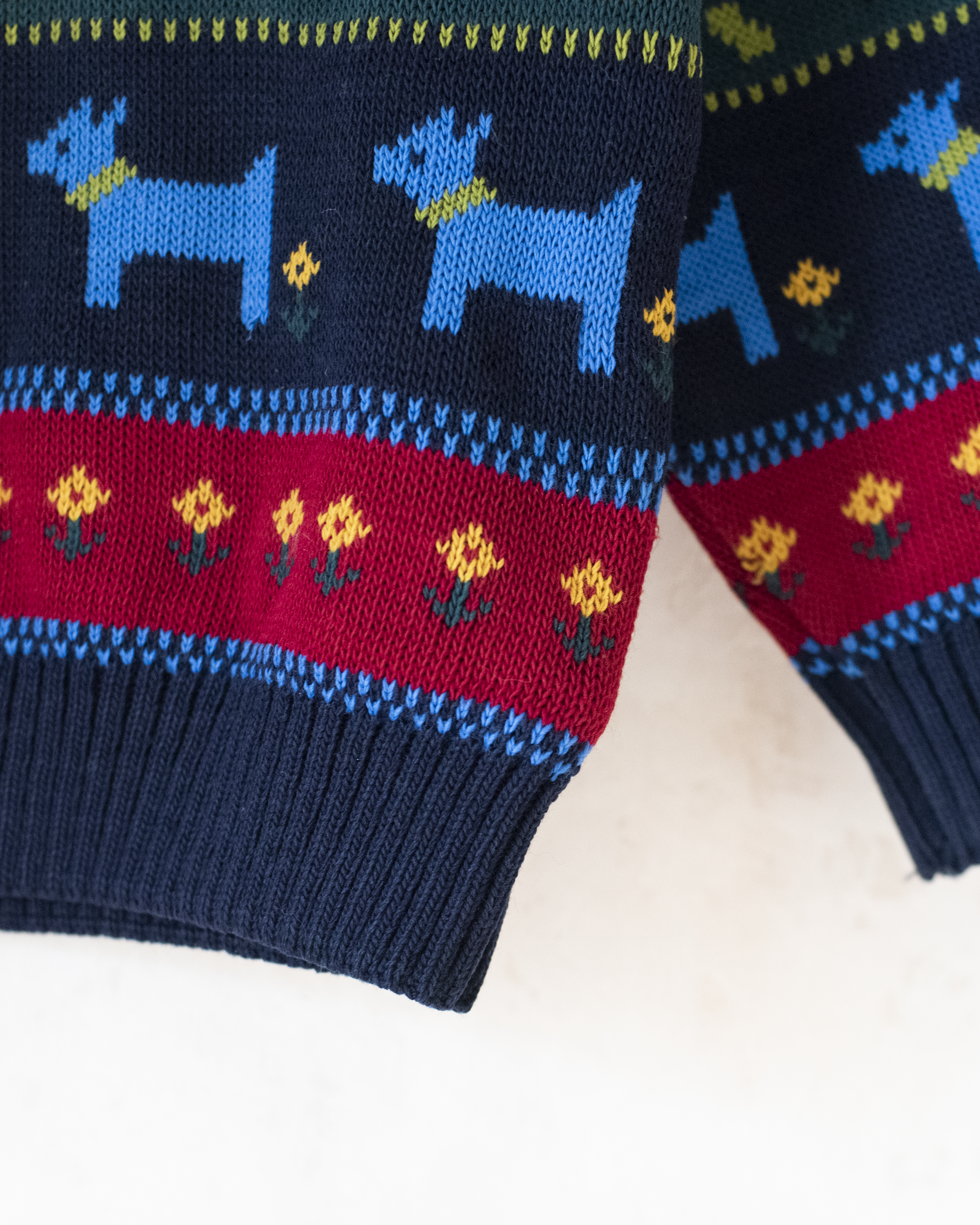 סוודר צבעוני עם פרחים וכלבים | 5-6 שנים