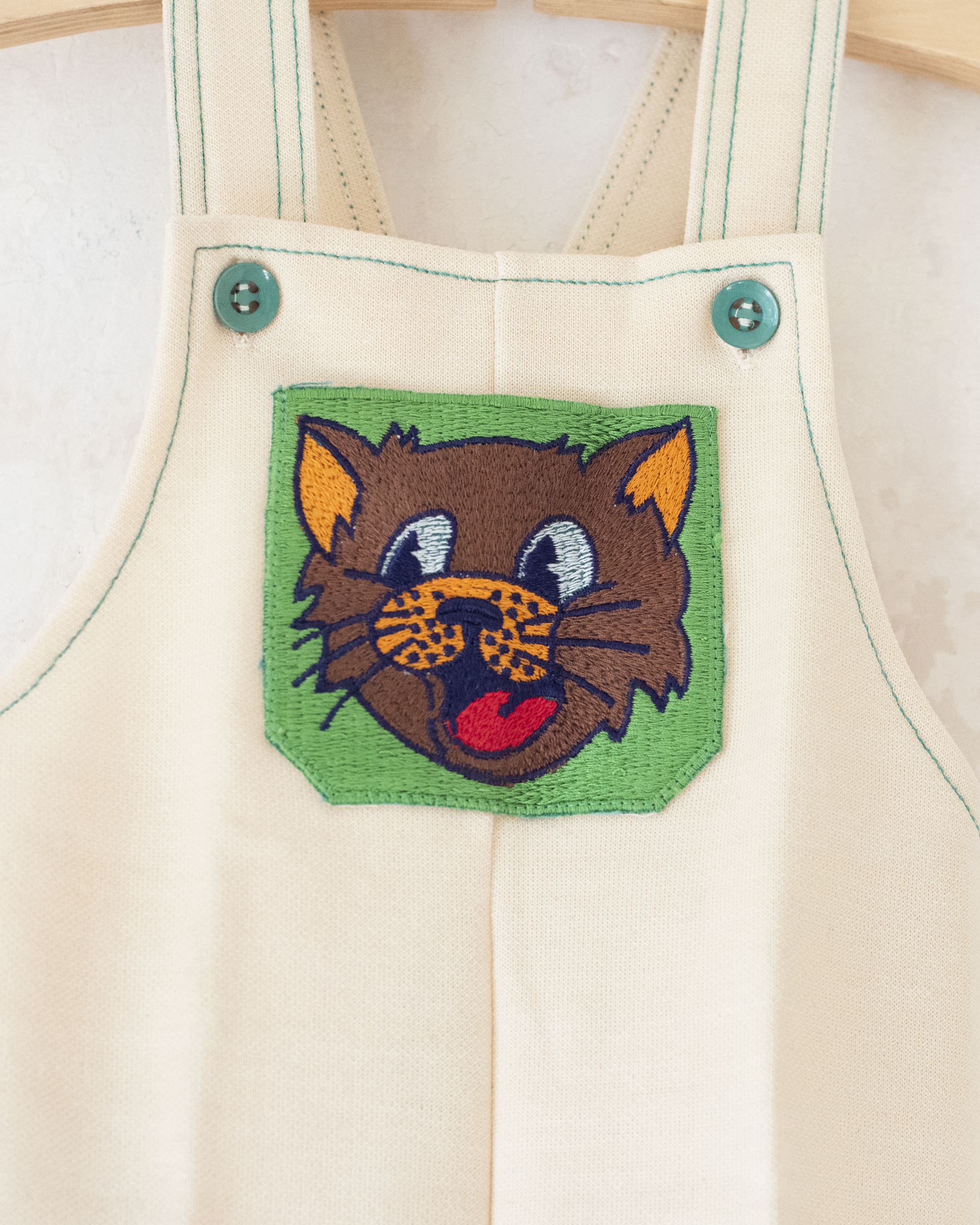 אוברול וינטג׳ מבית פטי בטו עם חתול רקום | 6-9 חודשים