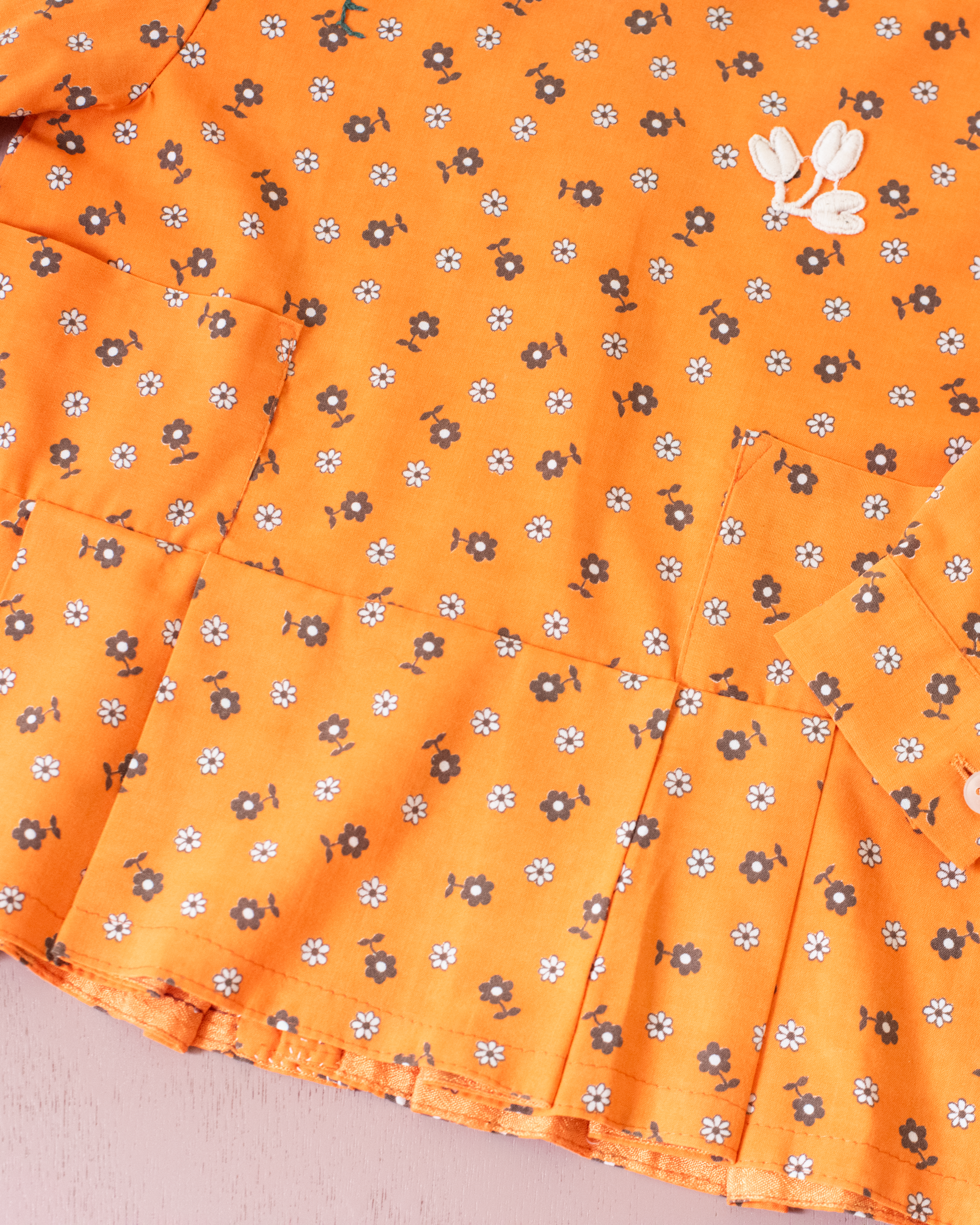 חולצה פרחונית כתומה מהסבנטיז | 18-24 חודשים