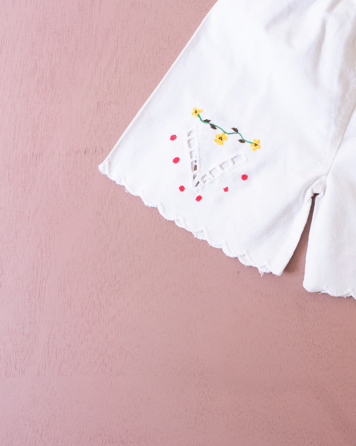 Embroidered white pants from Italy | 4-5 years