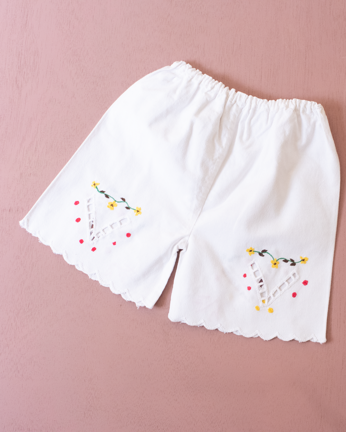 Embroidered white pants from Italy | 4-5 years