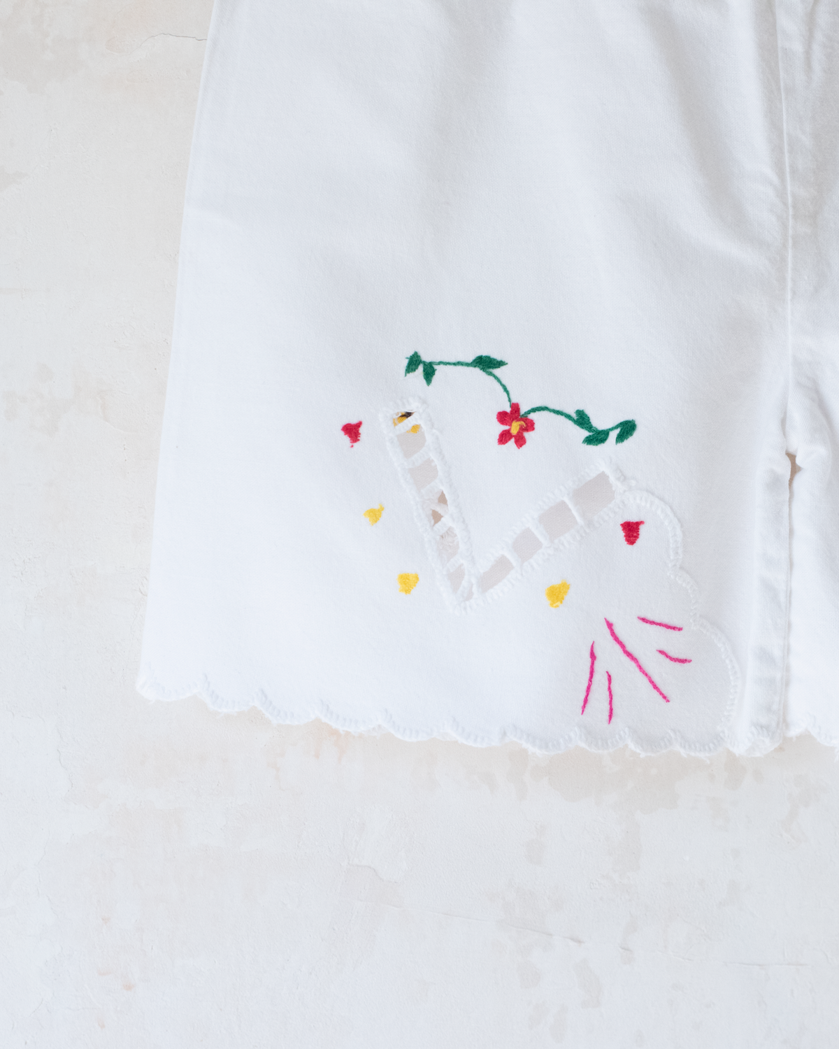 Embroidered white pants from Italy | 4-5 years