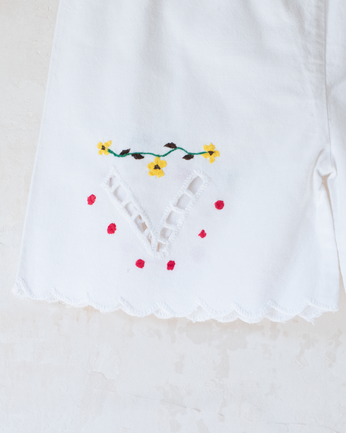 Embroidered white pants from Italy | 4-5 years