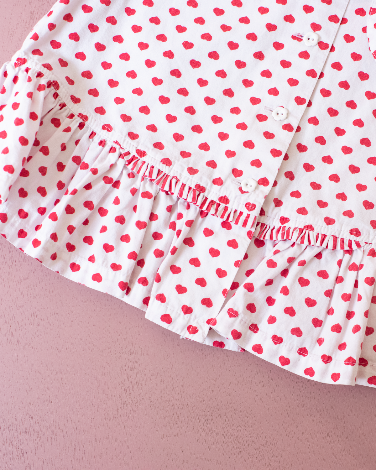 White shirt with red hearts and a perfect collar | 4-5 years