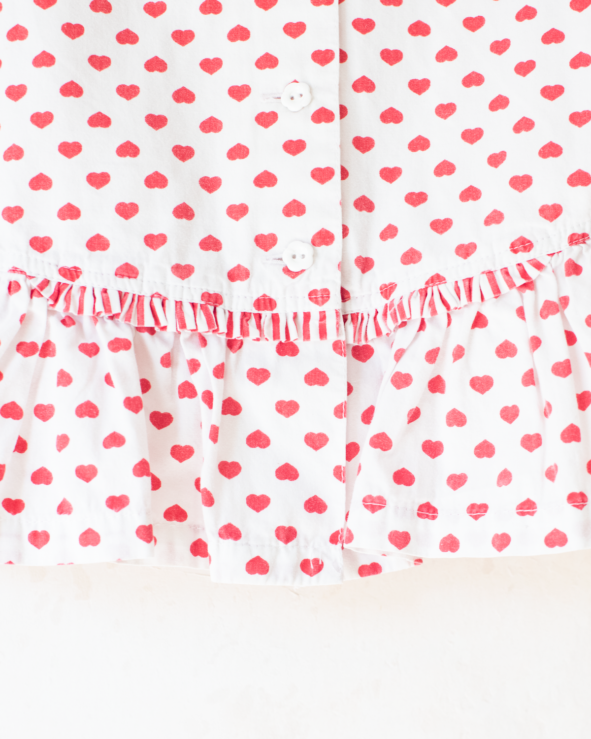 White shirt with red hearts and a perfect collar | 4-5 years