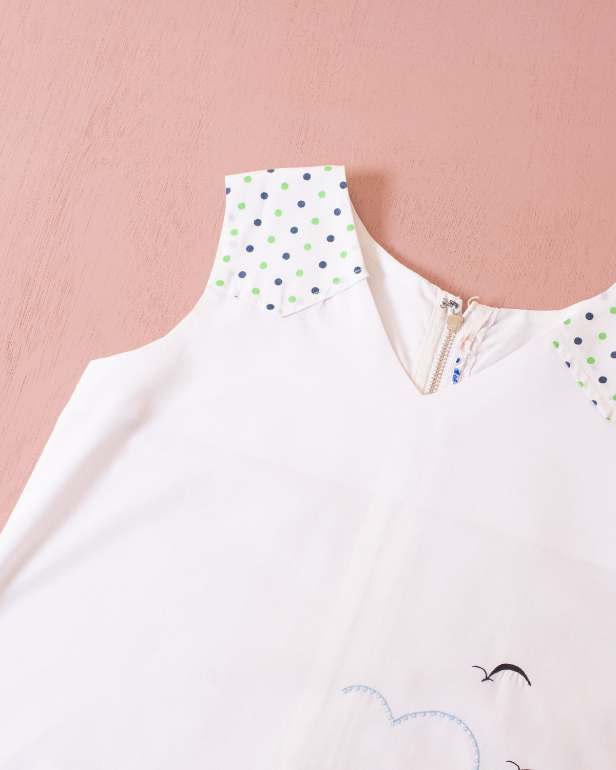 White dress with beautiful embroidery | 4-5 years