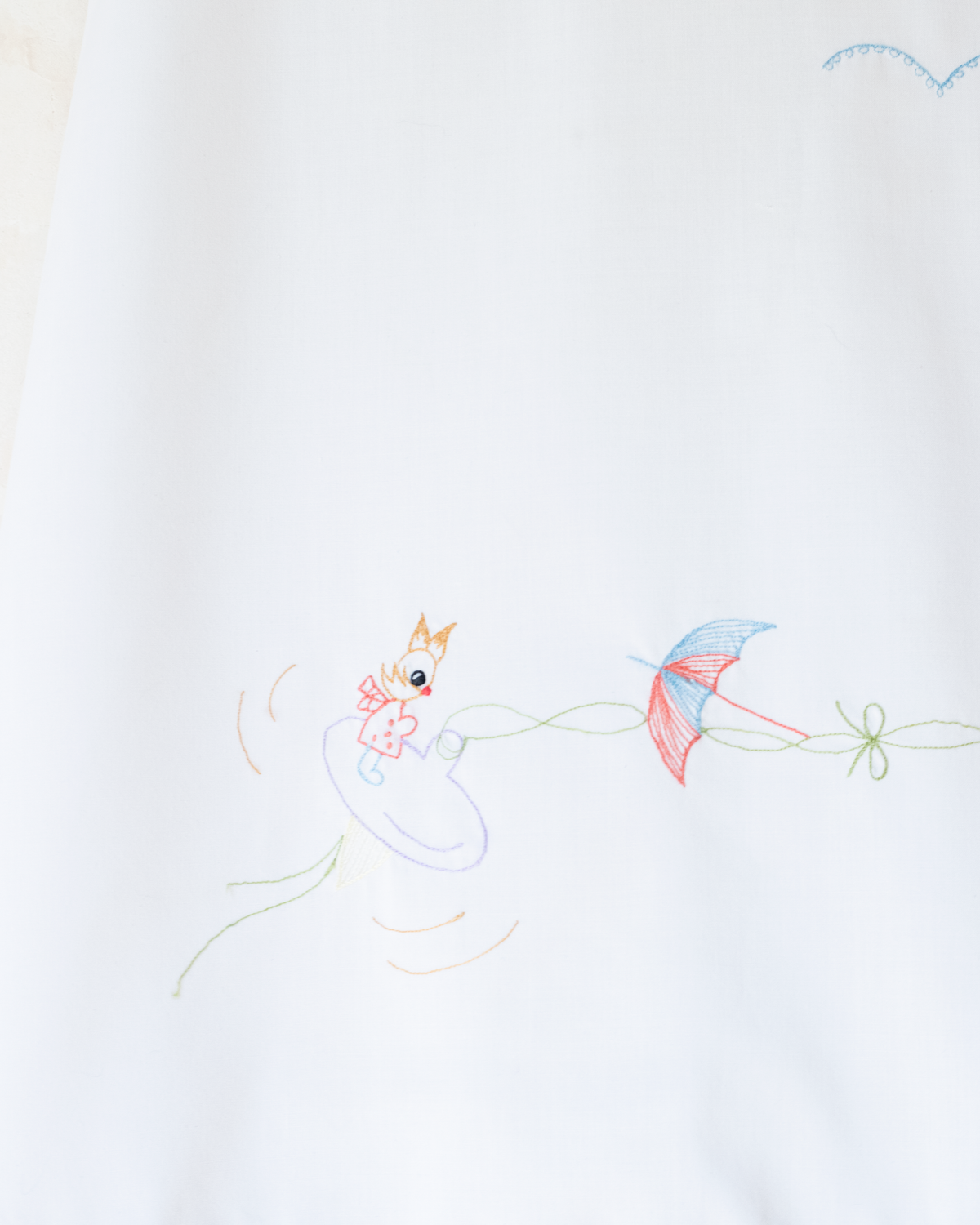 White dress with beautiful embroidery | 4-5 years