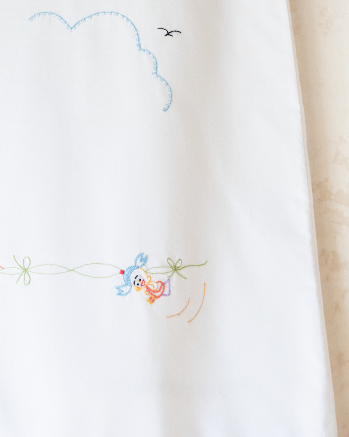 White dress with beautiful embroidery | 4-5 years