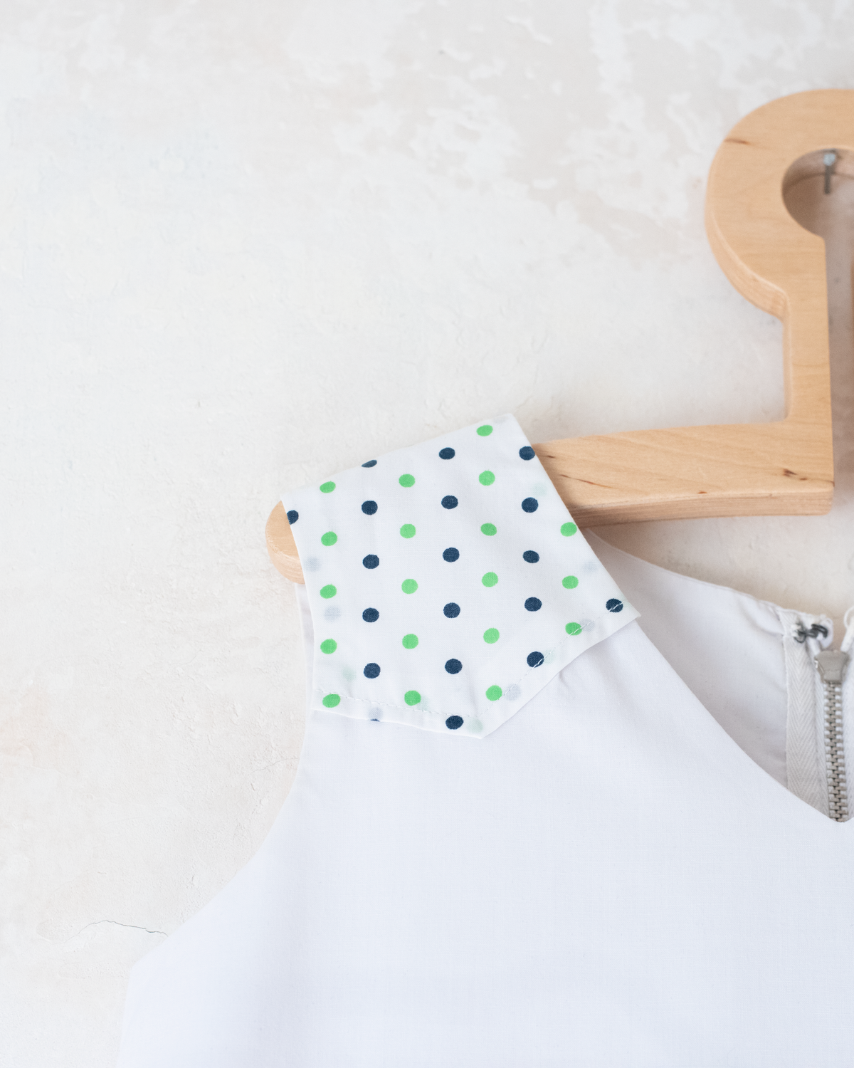White dress with beautiful embroidery | 4-5 years
