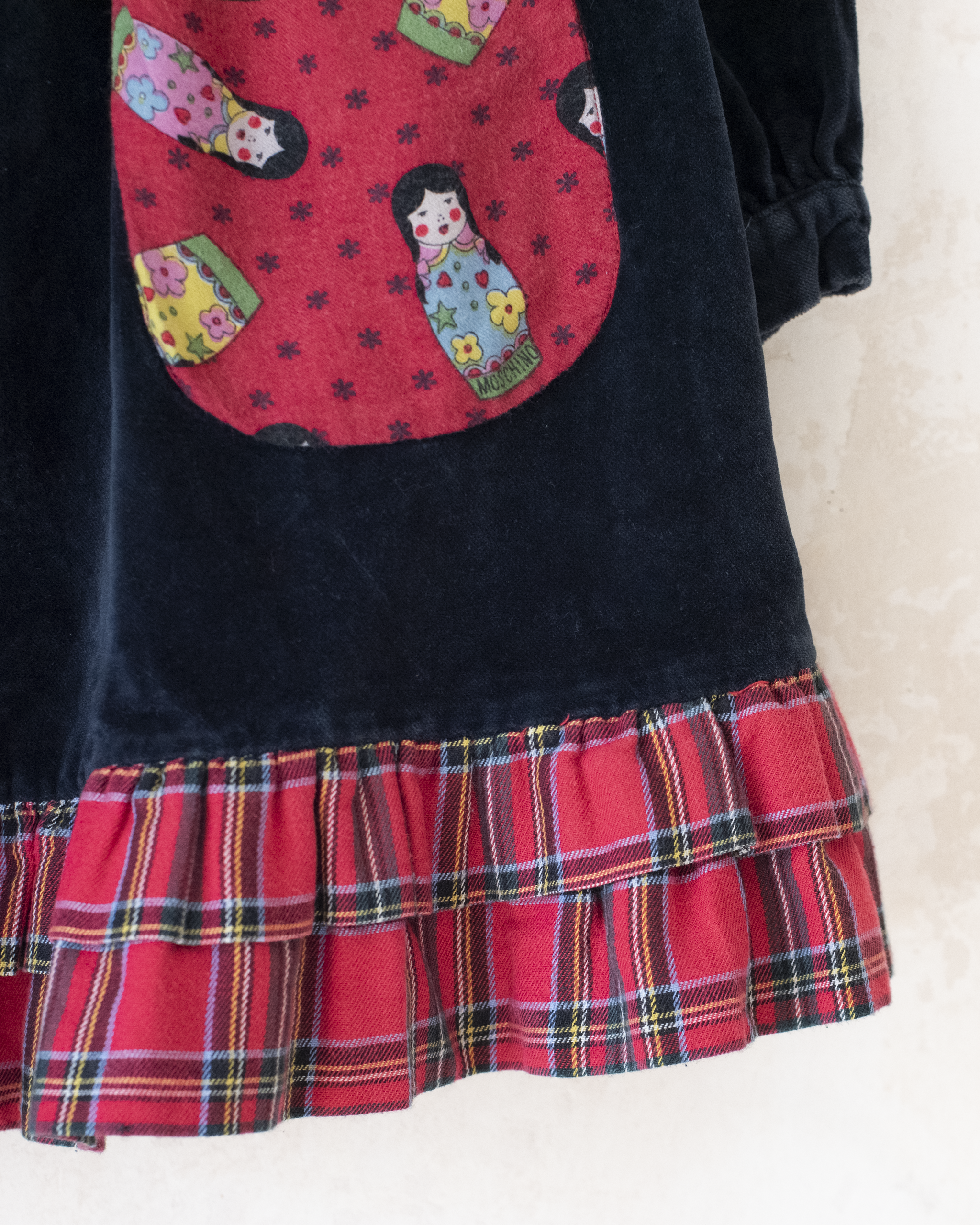 שמלת קטיפה שחורה עם בבושקות מבית מוסקינו | 2-3 שנים