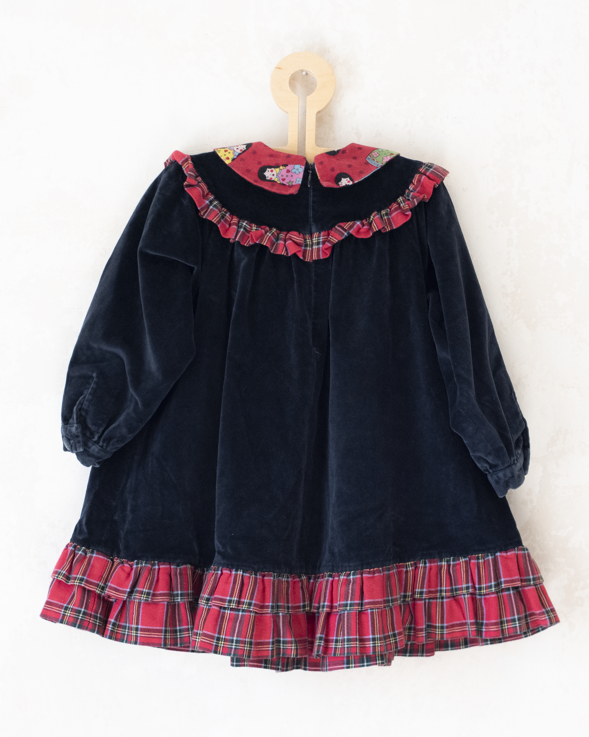 שמלת קטיפה שחורה עם בבושקות מבית מוסקינו | 2-3 שנים