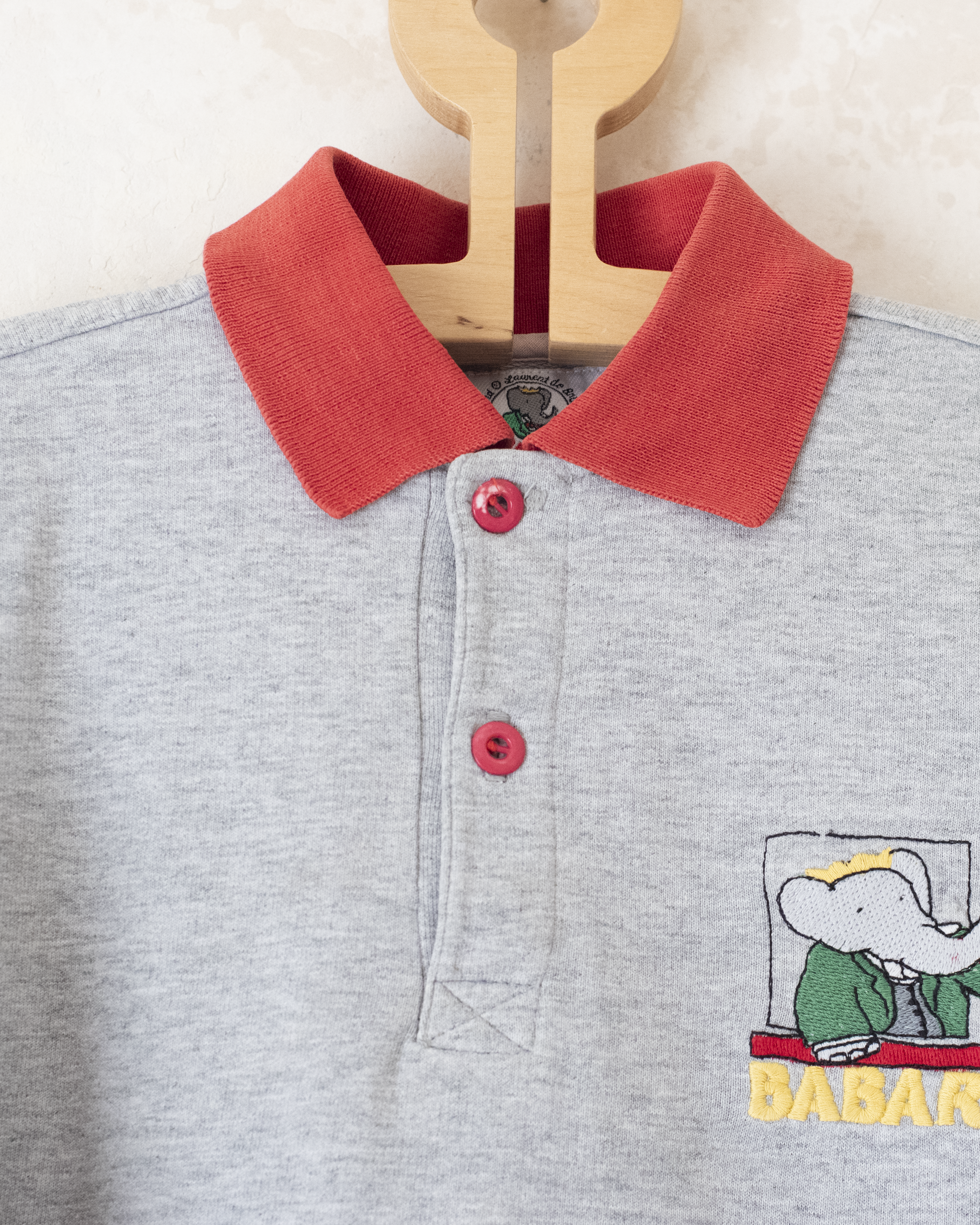 חולצת פולו עם רקמות של המלך בבר | 6-7 שנים