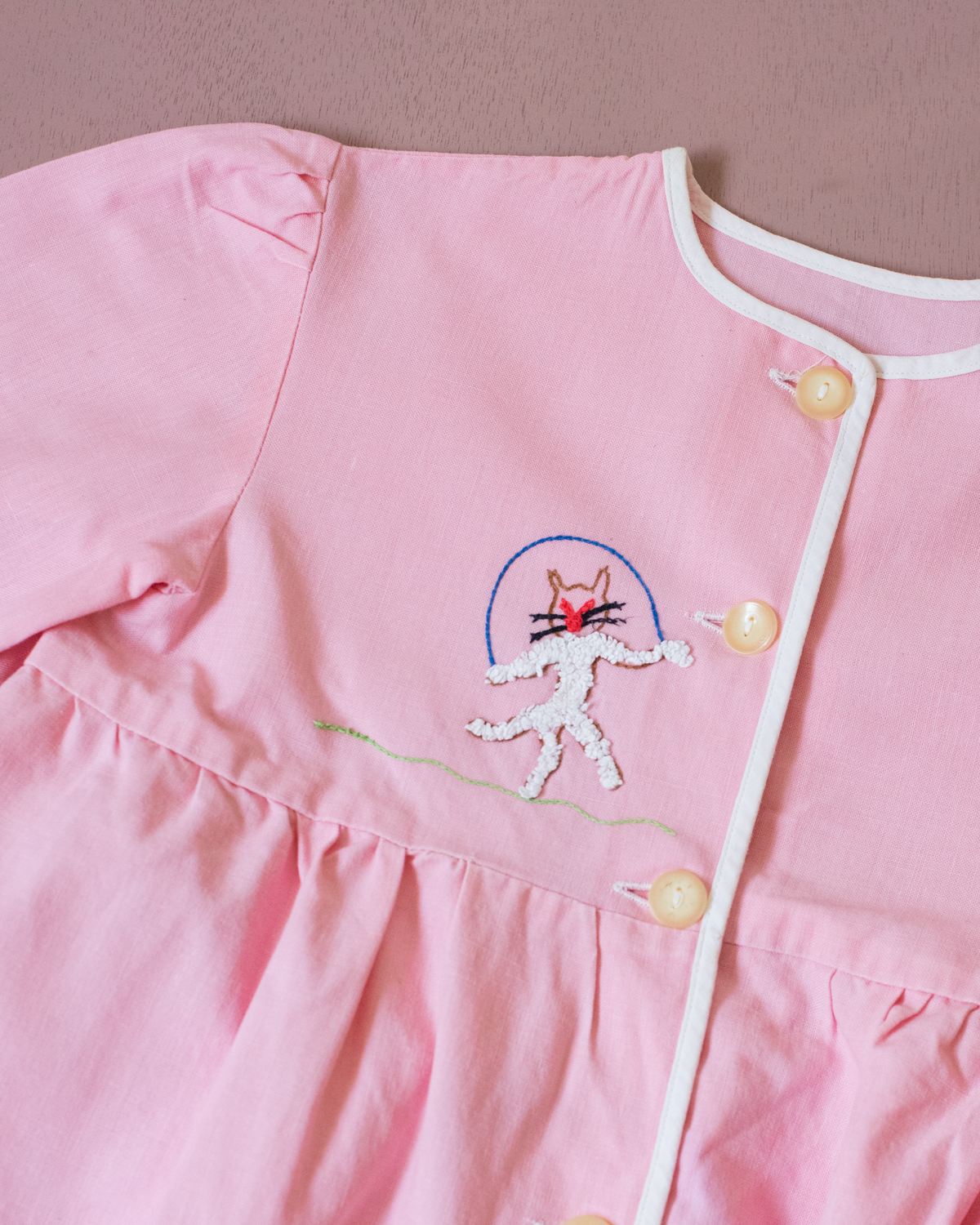 Pink tunic from the 50s with embroidered rabbits | 5-6 years