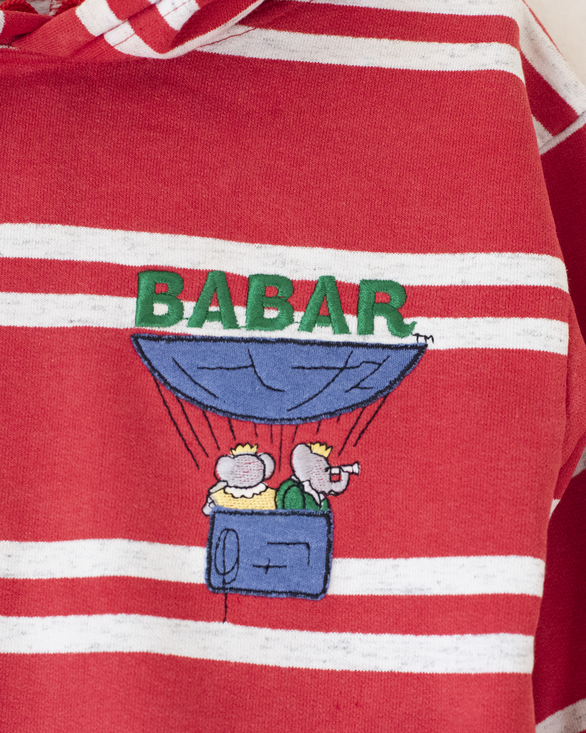 סווטשירט עם קפוצ׳ון ורקמה של המלך בבר | 2-3 שנים