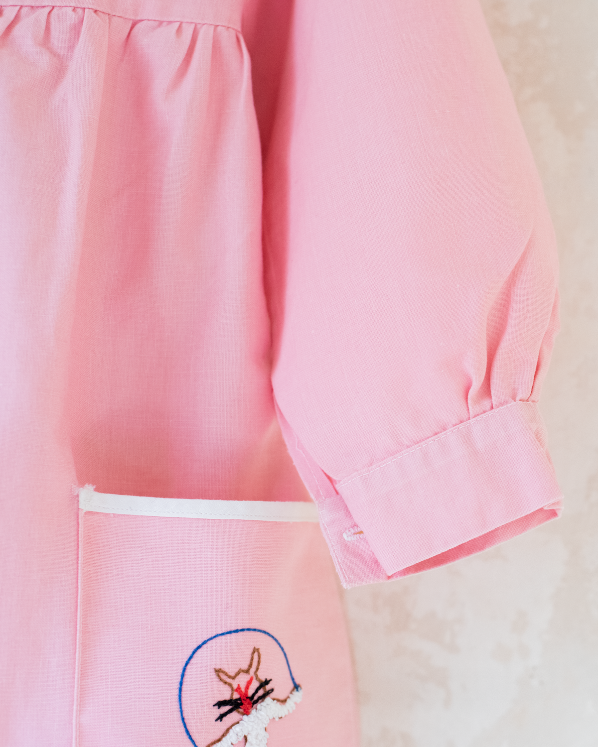 Pink tunic from the 50s with embroidered rabbits | 5-6 years