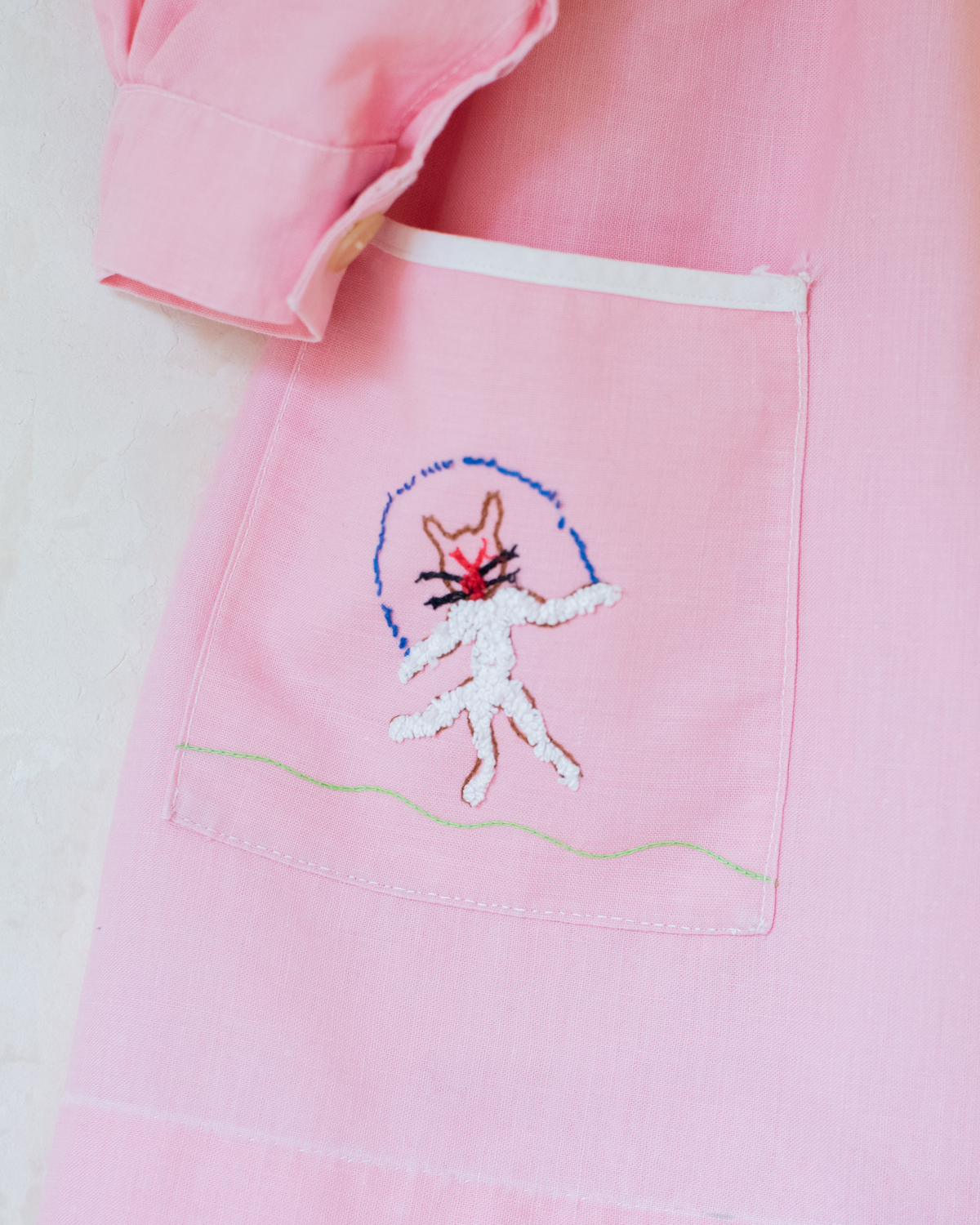 Pink tunic from the 50s with embroidered rabbits | 5-6 years