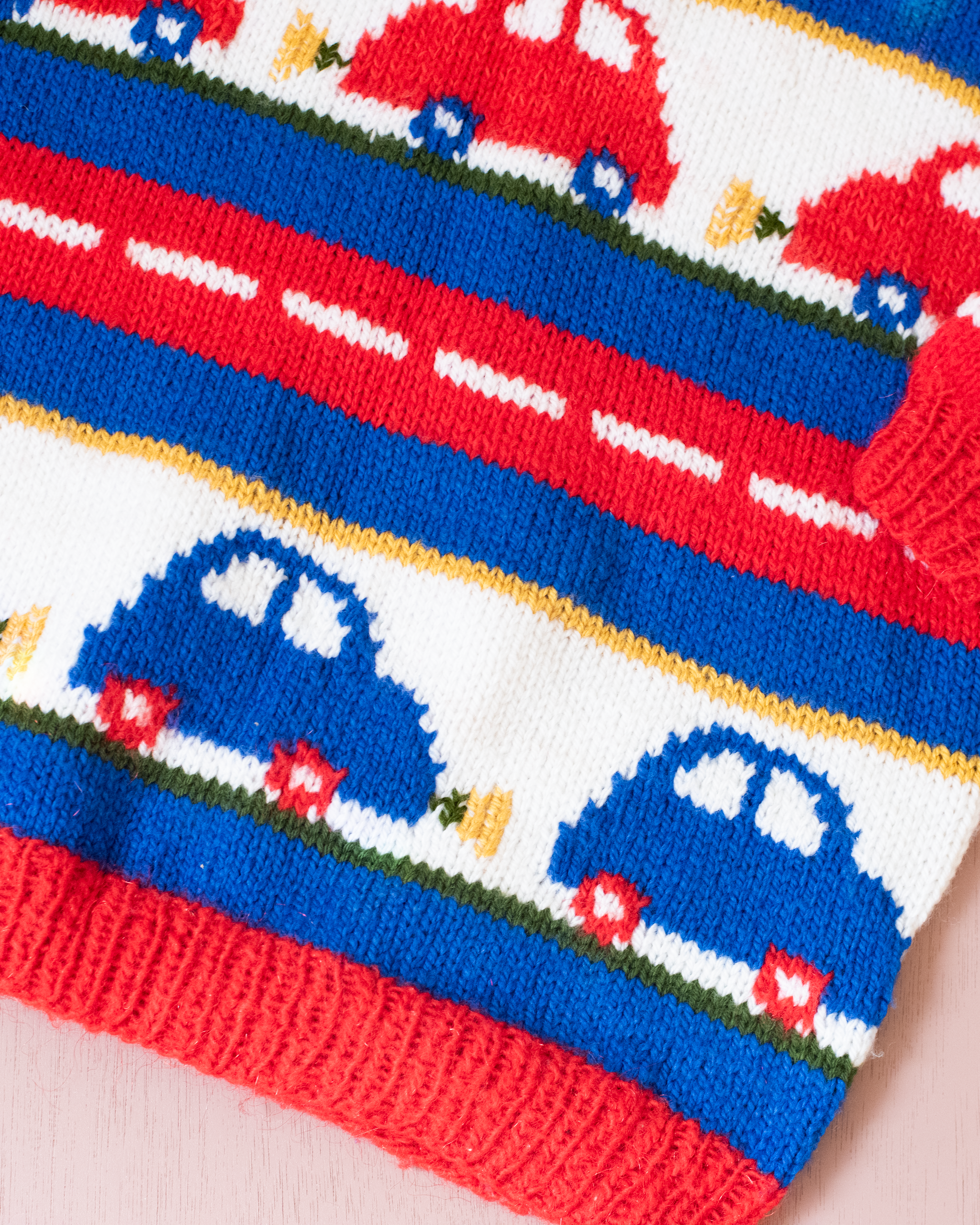 סוודר צבעוני מצמר עם מכוניות | 7-8 שנים