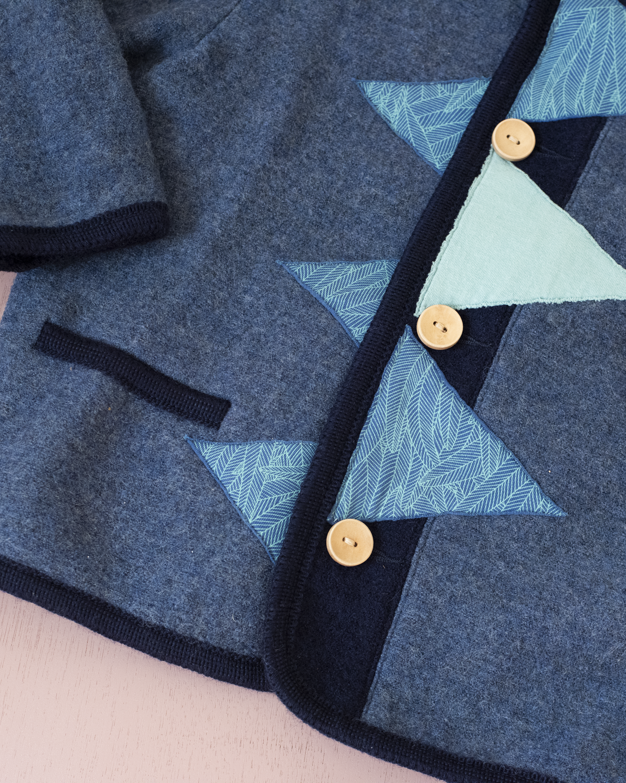 קרדיגן צמר אוסטרי עם משולשים | 5-6 שנים