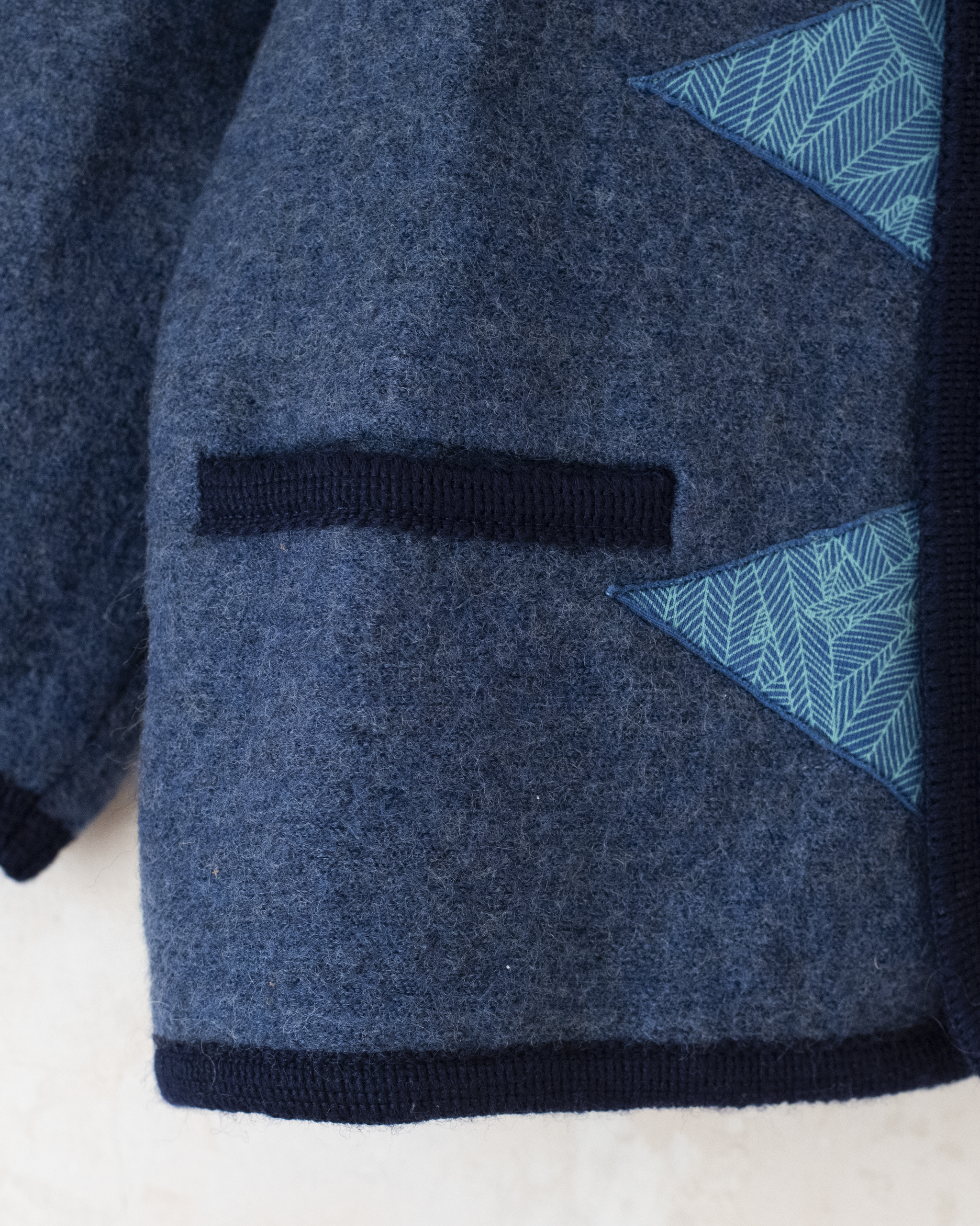 קרדיגן צמר אוסטרי עם משולשים | 5-6 שנים