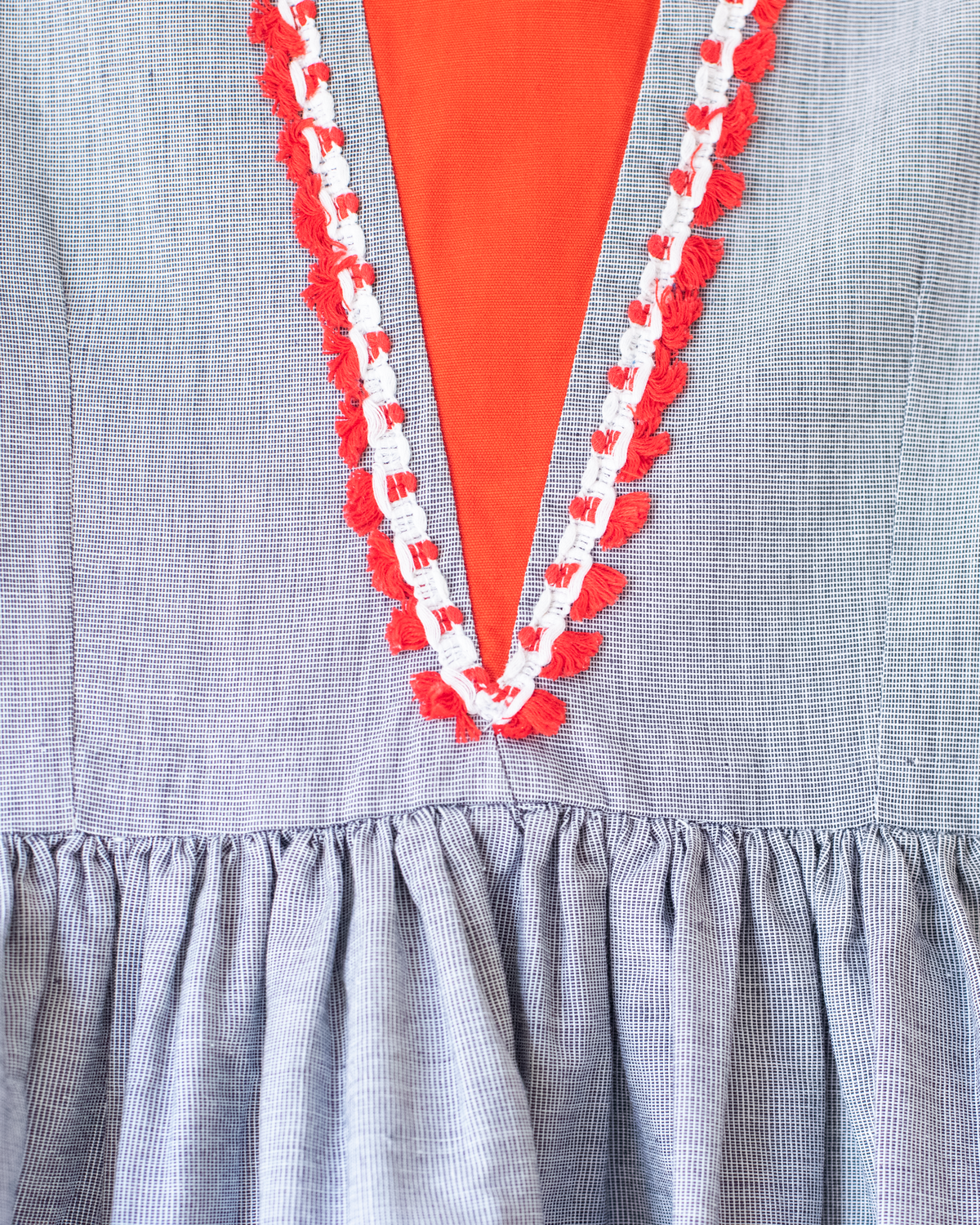 Gray dress with red lace | Deadstock from the Sixties | 5-6 years