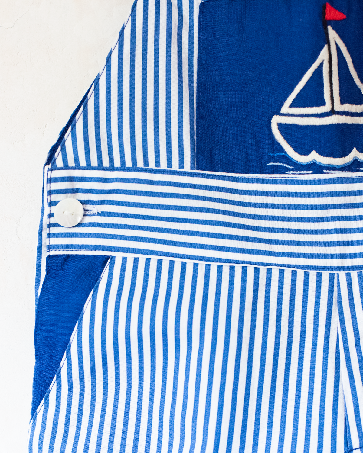 Overalls with blue stripes and an embroidered sailboat | 18-24 months