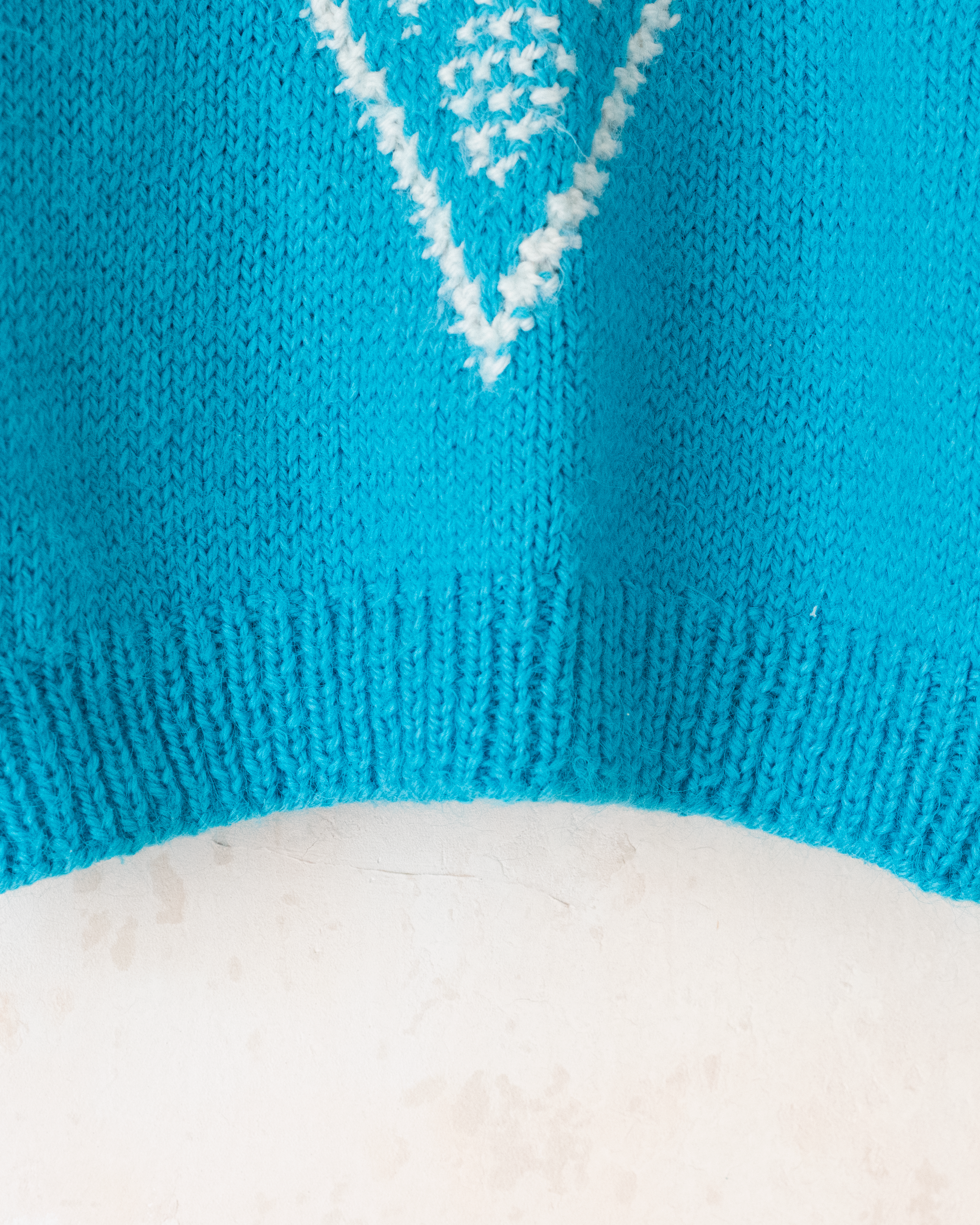 סריג טורקיז עם מעוינים לבנים | 2-3 שנים