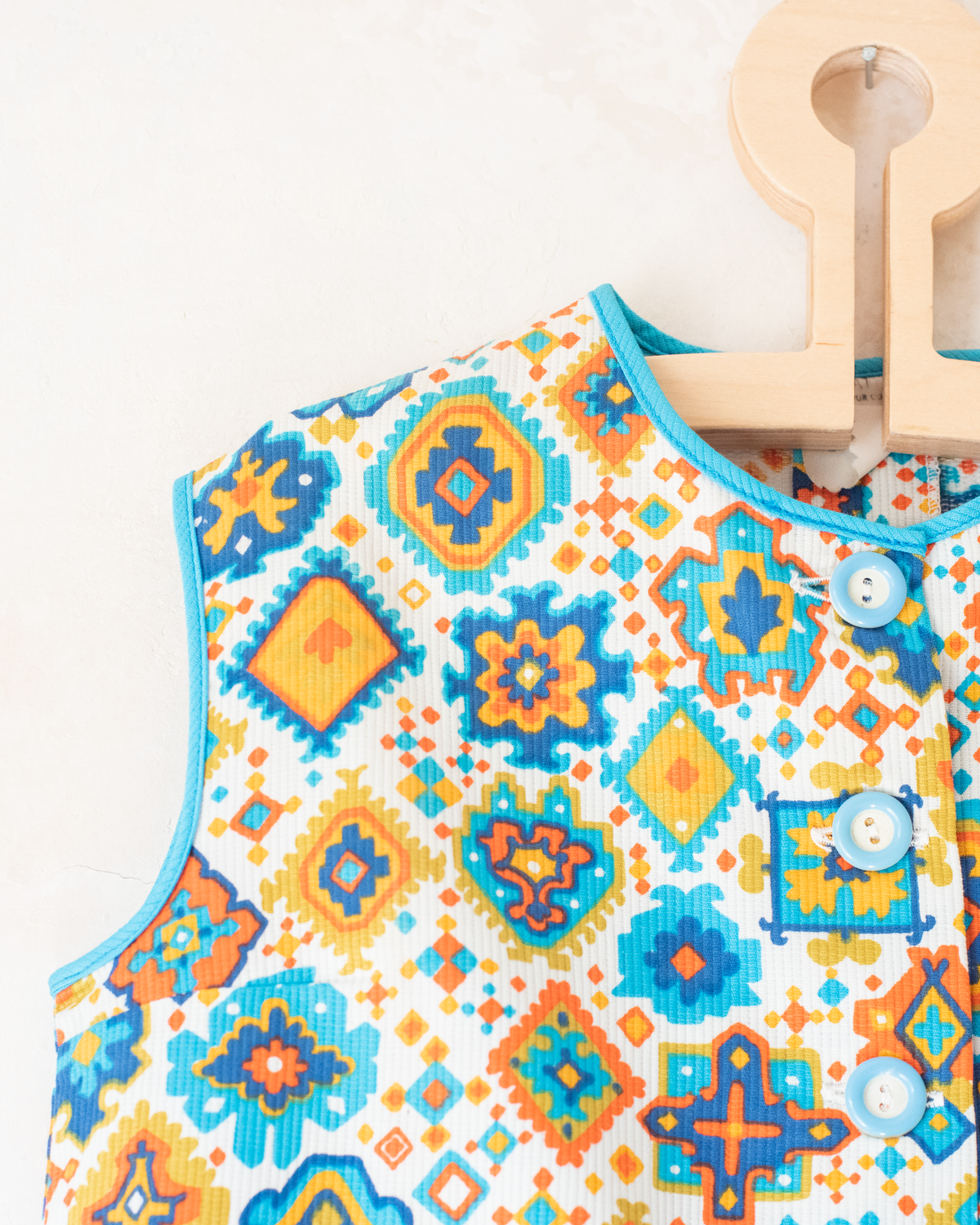 Colorful dress with 70s shapes | Dead stock | 5-6 years