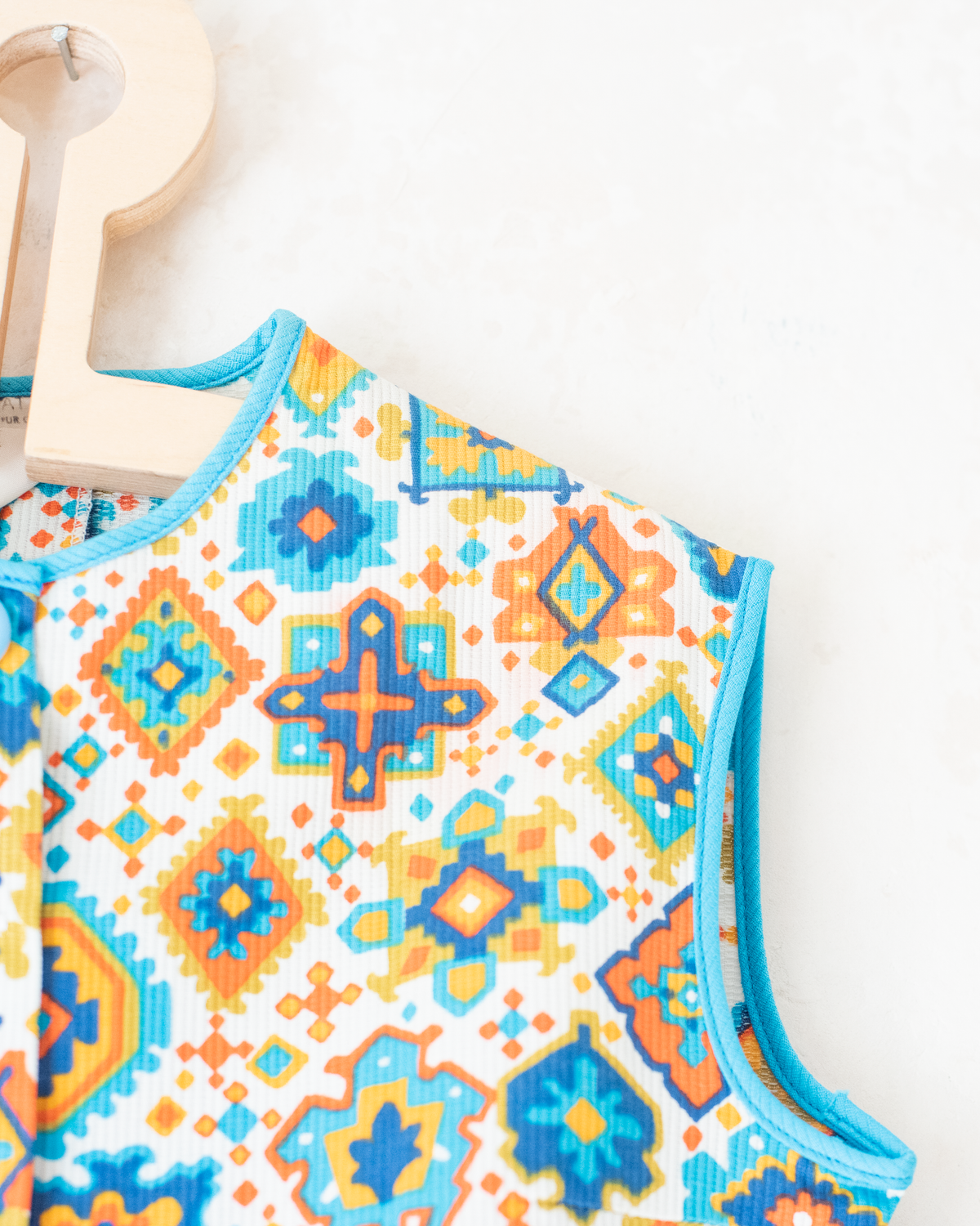 Colorful dress with 70s shapes | Dead stock | 5-6 years