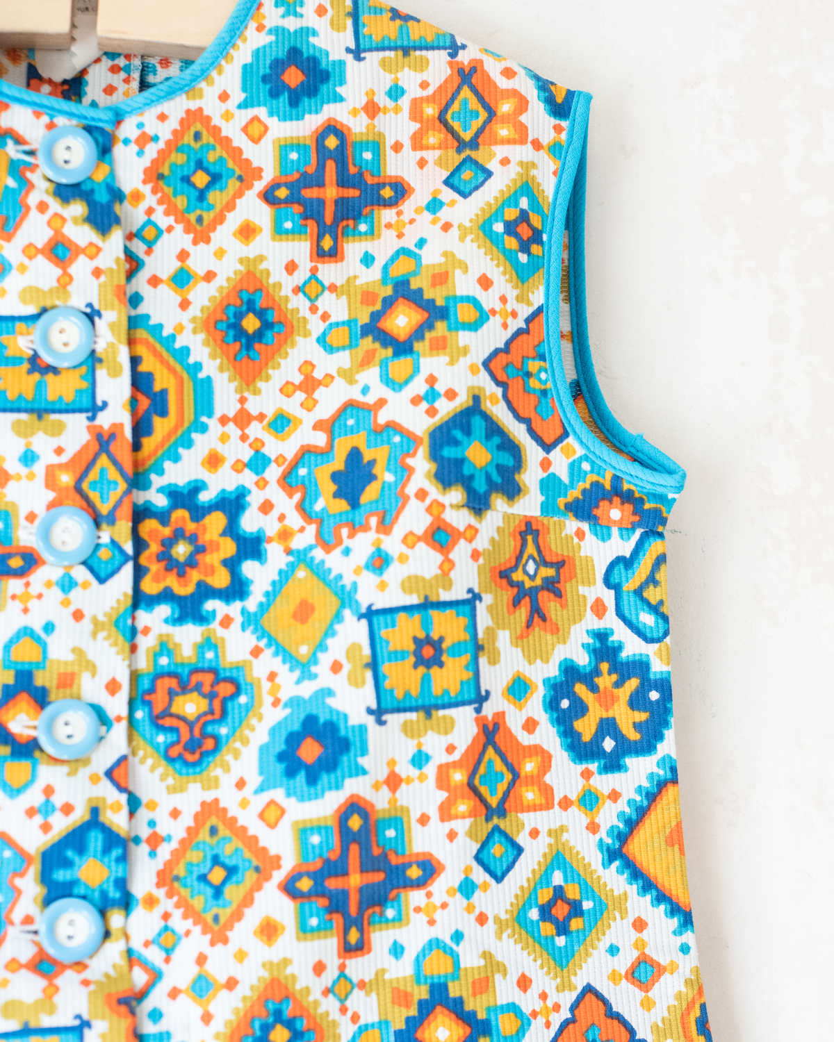 Colorful dress with 70s shapes | Dead stock | 5-6 years