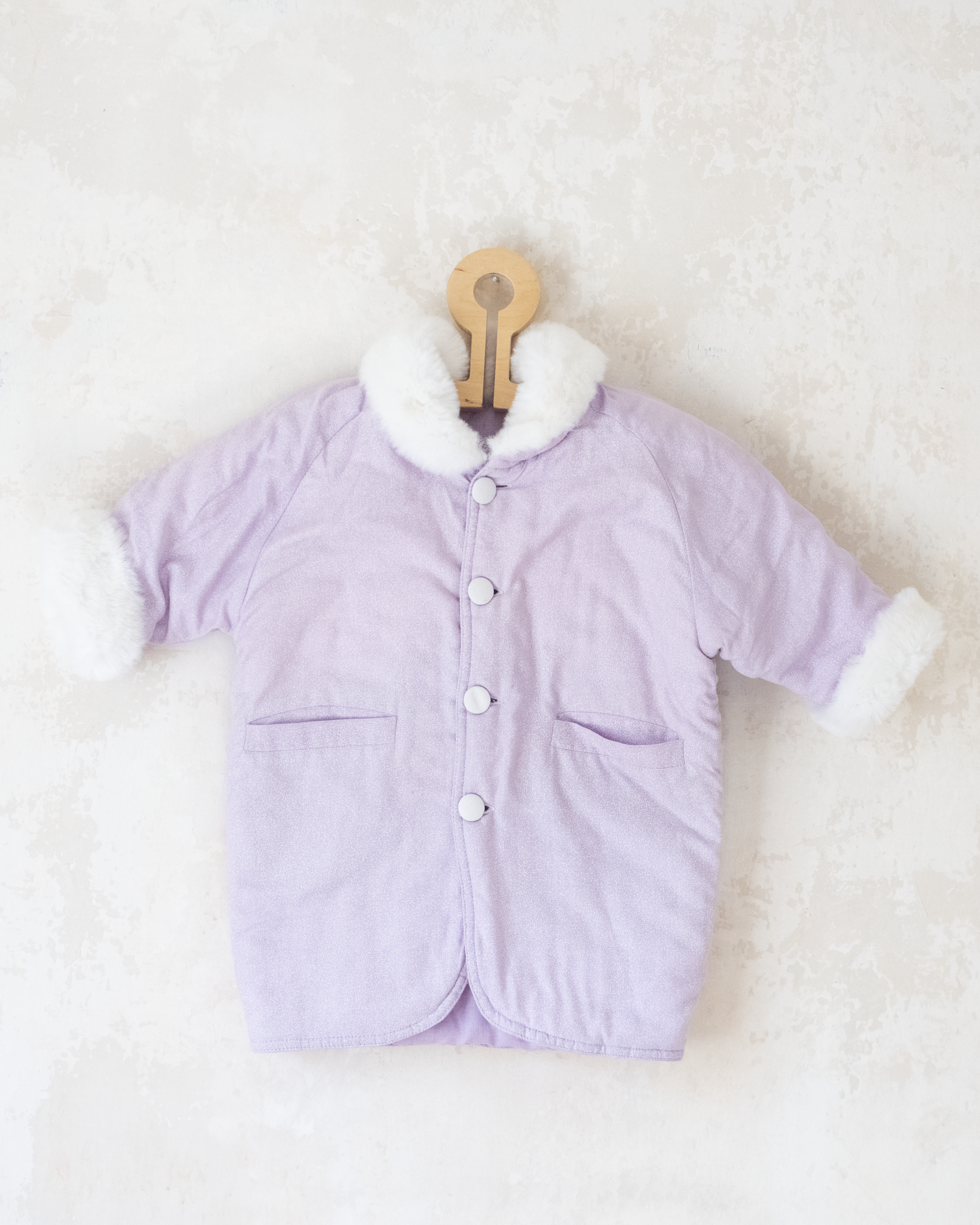 מעיל סגול עם פרווה מבית איב סאן לורן | 12-18 חודשים